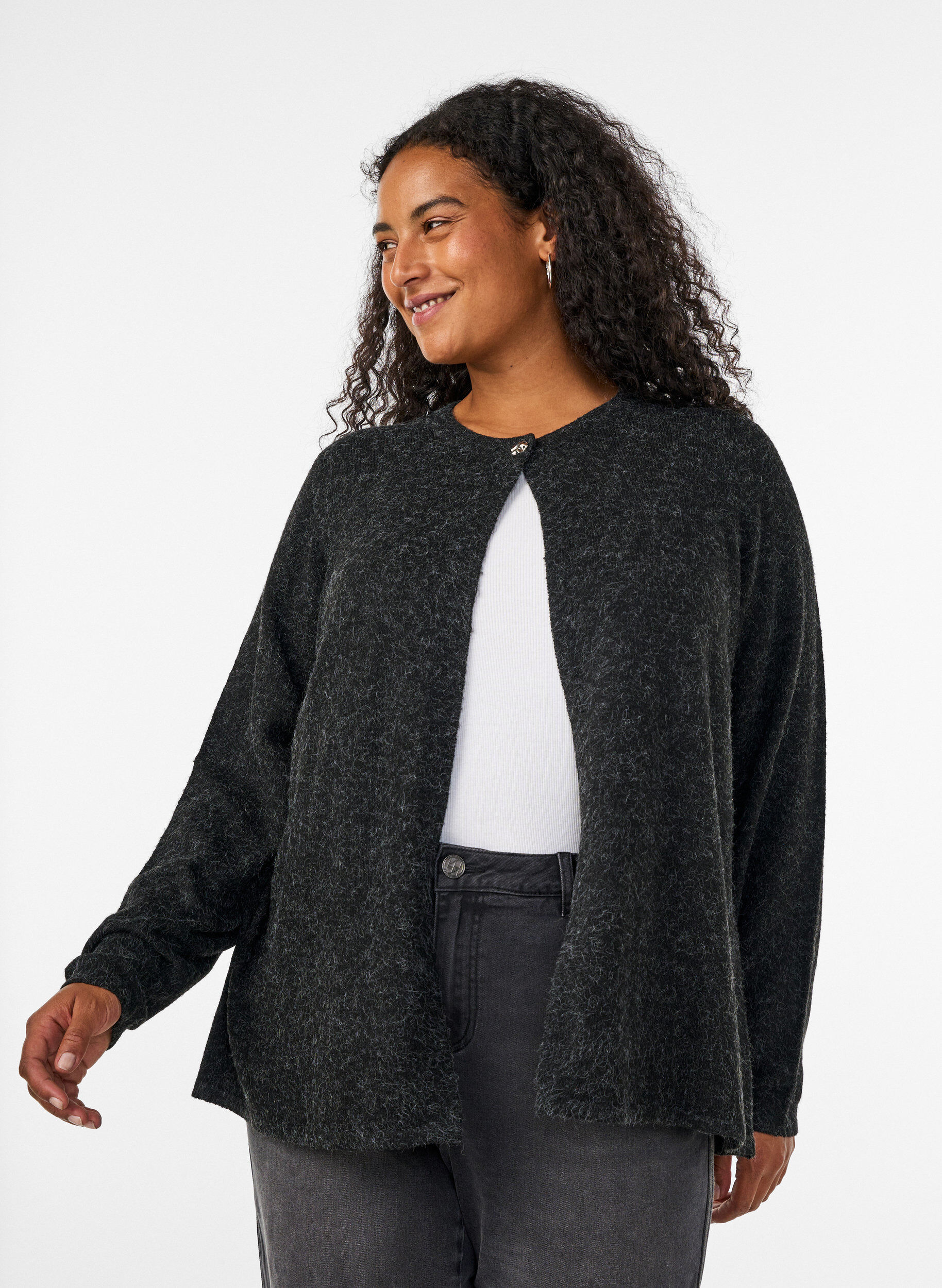Strickjacke mit Rundhalsausschnitt und Knopfverschluss, Grau, Model