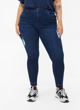 Super Slim Amy Jeans mit Schlitz, Dark blue denim, Model image number 2