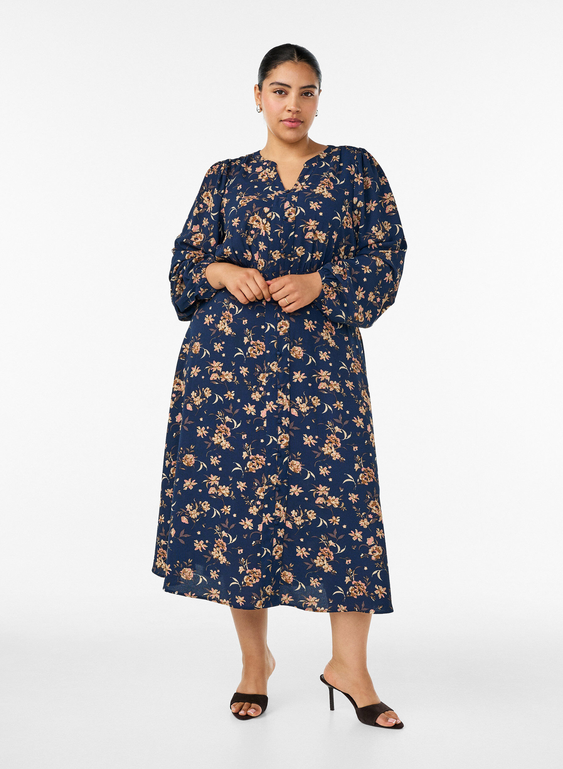 ZizziMidikleid mit Smock und Zierkn&ouml;pfen, Blau, Model image number 0