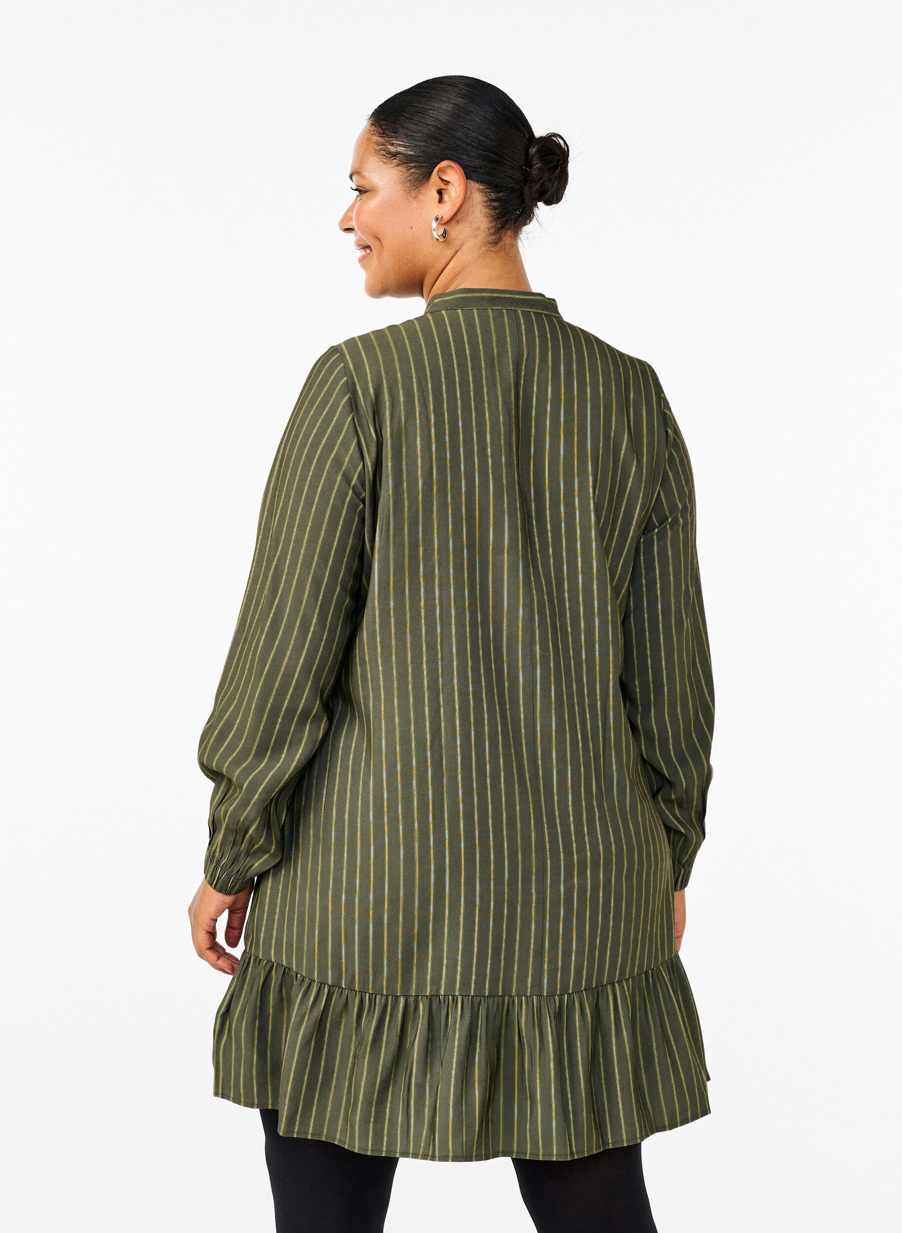 Zizzi Kurzes gestreiftes Kleid mit R&uuml;schen, Thyme Stripe AOP, Model image number 1