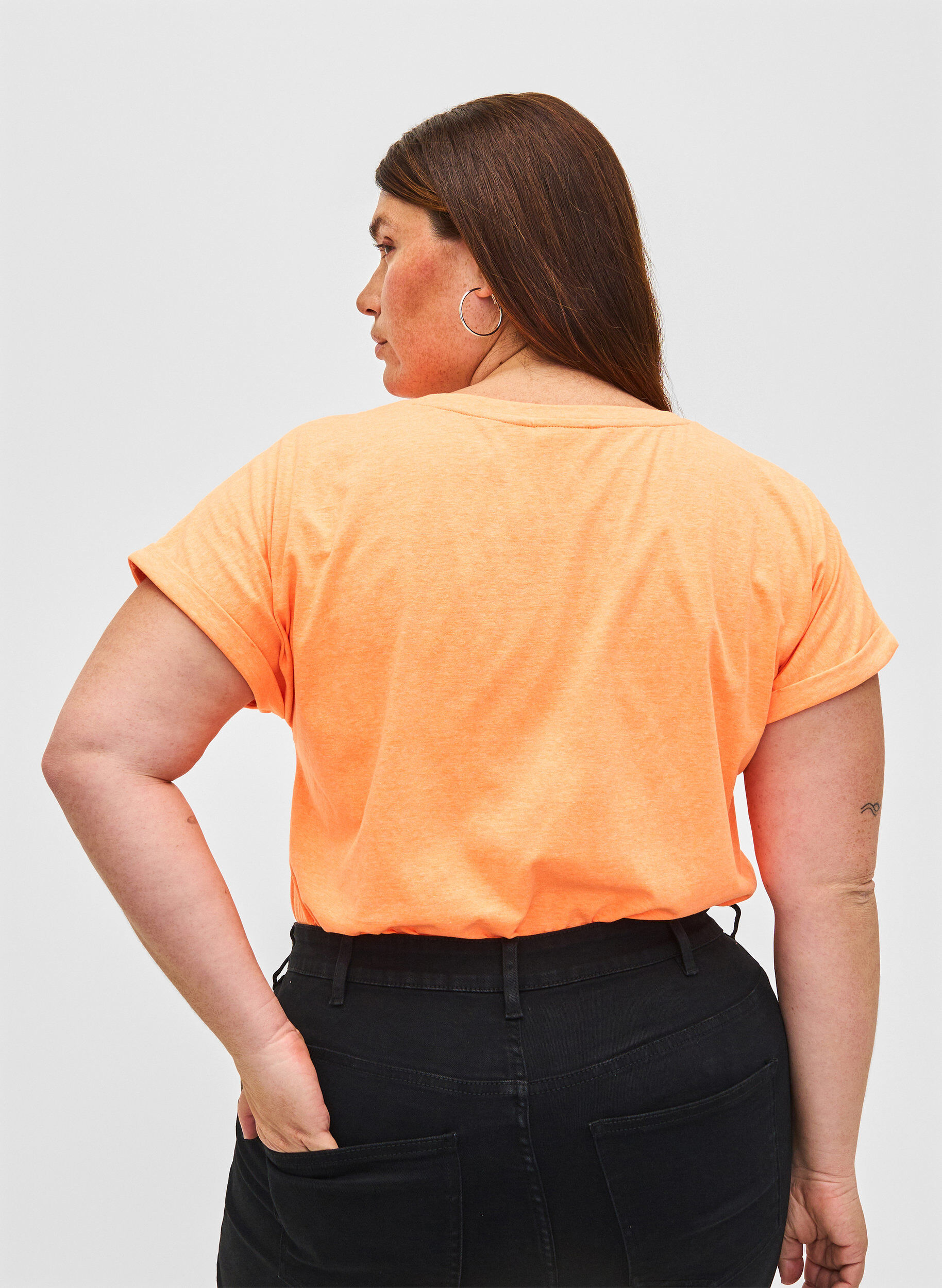 Zizzi Neonfarbenes T-Shirt aus Baumwolle, Orange, Model image number 2