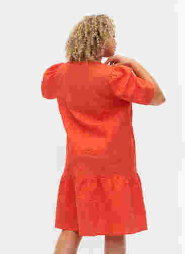Strukturiertes Kleid mit kurzen Puffärmeln, Mandarin Red, Model image number 1