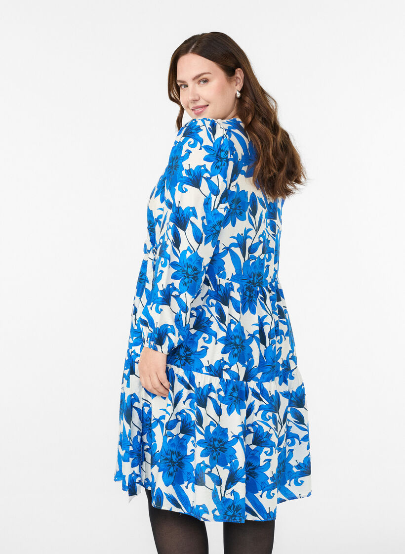 Geblümtes Wickelkleid mit Bindegürtel, Vanille, Model image number 2