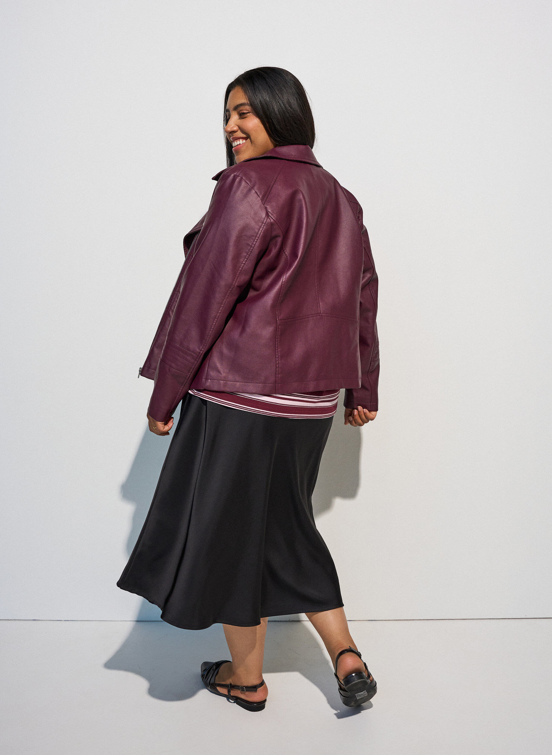 ZizziMidirock aus Satin, Schwarz, Model image number 2