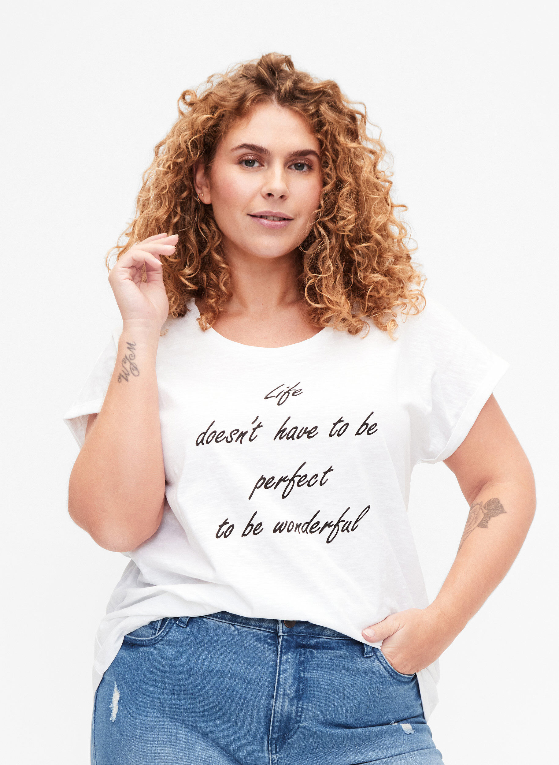 Zizzi Bedrucktes T-Shirt aus Bio-Baumwolle, B. White Black Print, Model image number 0