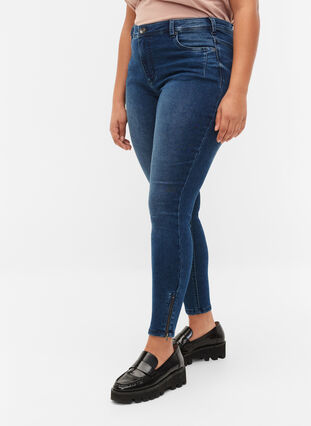 Cropped Amy Jeans mit Reißverschluss, Dark blue denim, Model image number 3