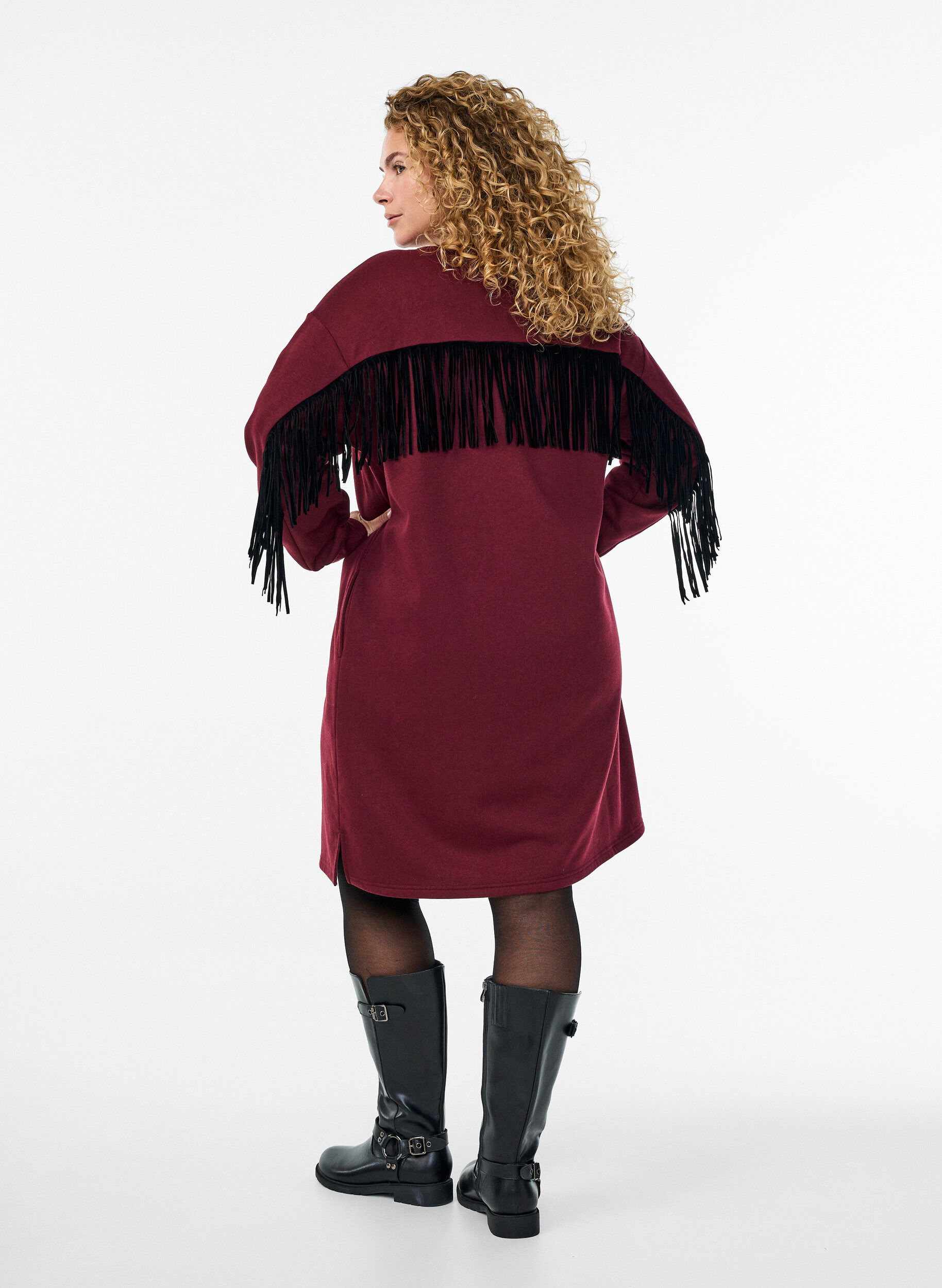 Zizzi Sweatkleid aus Sweatstoff mit Fransen bis zum Knie, Dunkles Bordeaux, Model image number 2