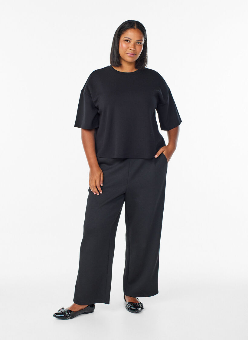 Kurzes Loose-Fit T-Shirt aus Modal-Mix, Schwarz, Model image number 1