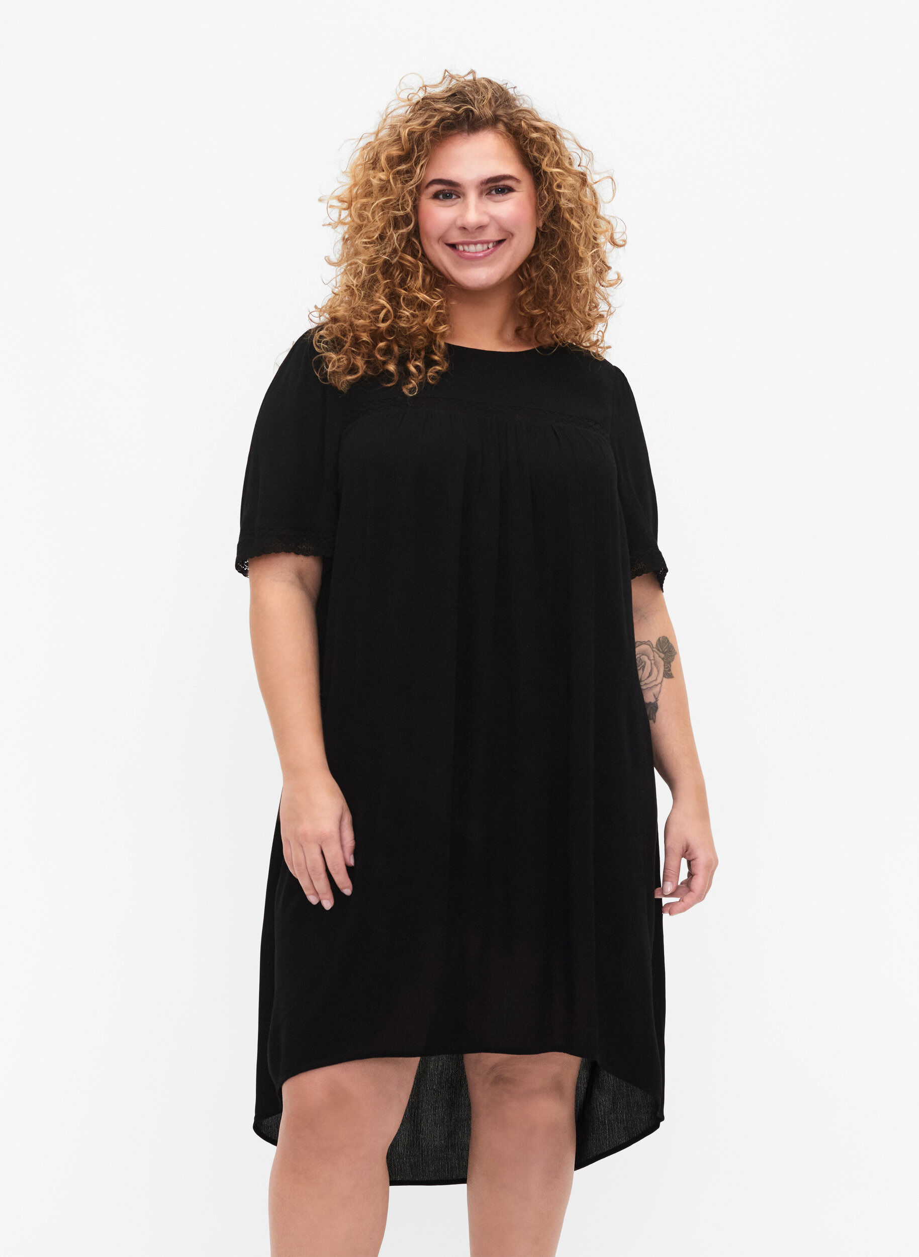 Zizzi Viskose-Kleid mit Spitzenband, Black, Model image number 0