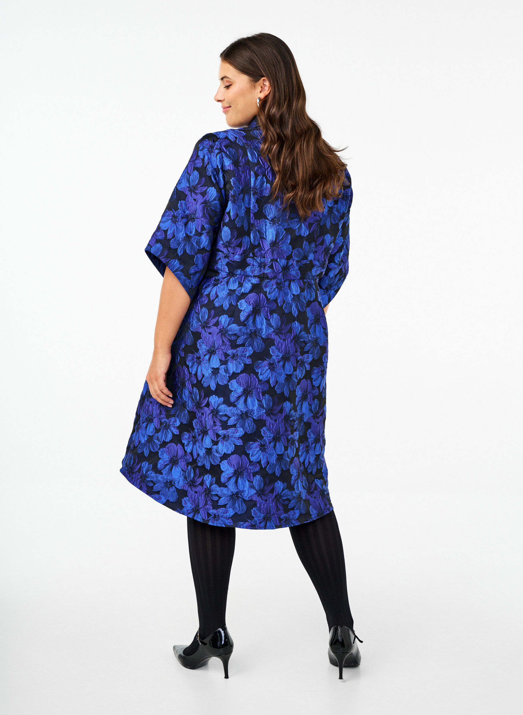 Zizzi Jacquardkleid mit 3/4-&Auml;rmeln, Black Blue, Model image number 1
