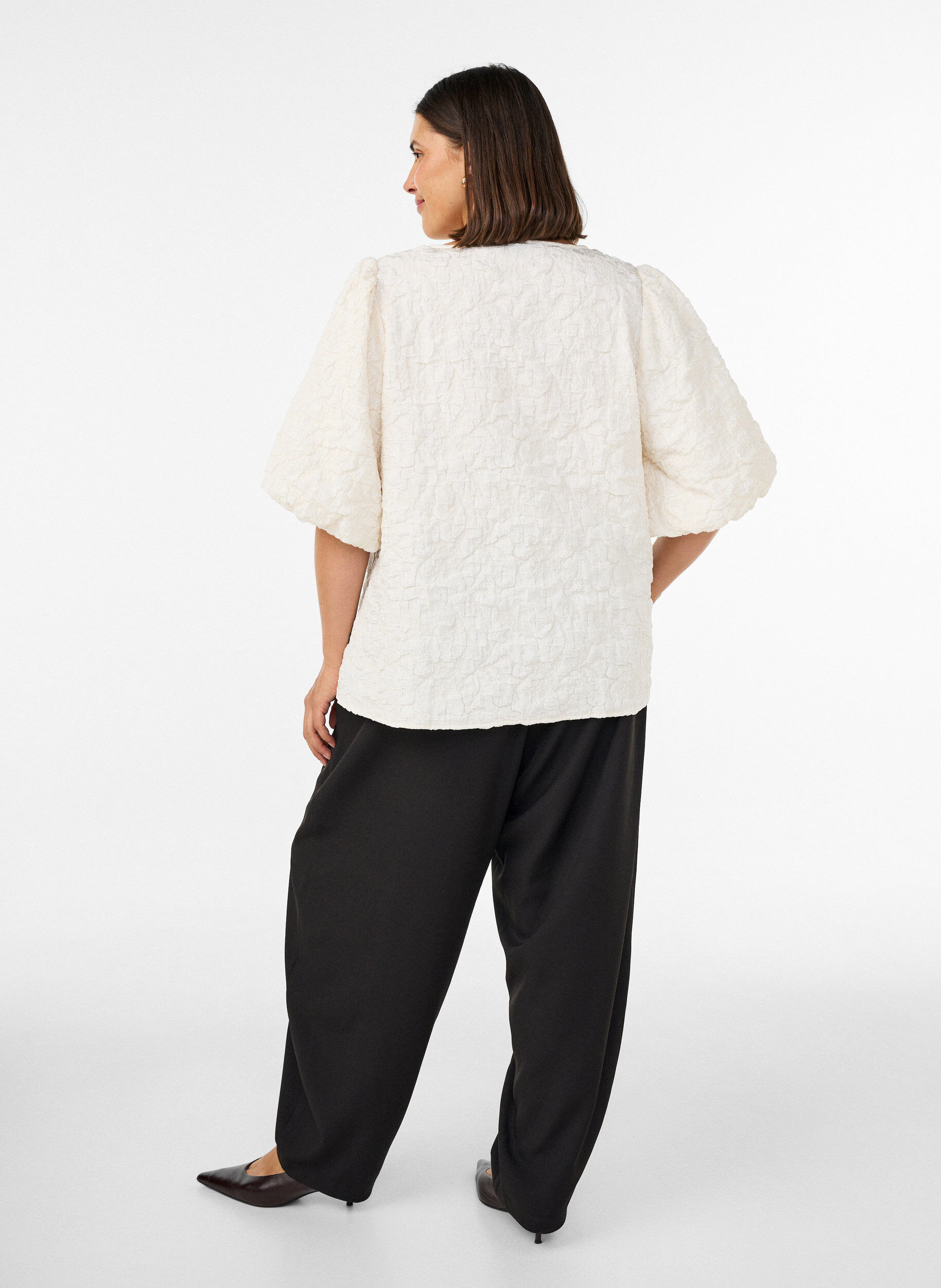 ZizziJacquardbluse mit Puff&auml;rmeln und A-Linien-Form, Vanille, Model image number 2