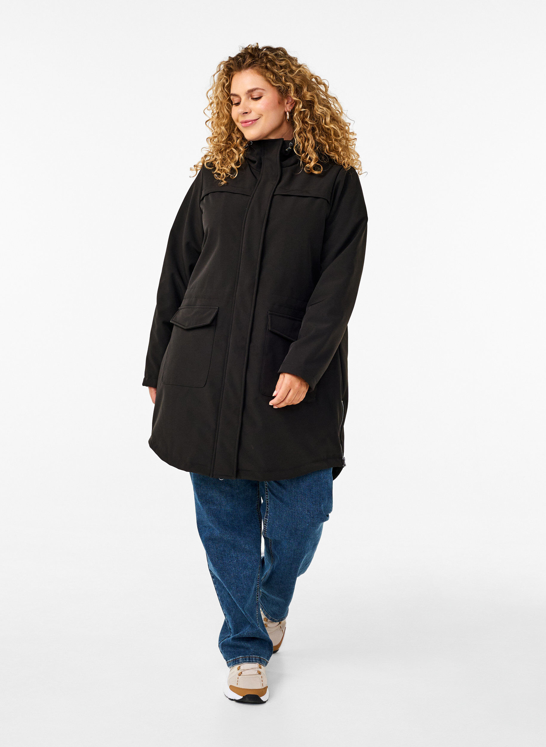 Zizzi Wasserabweisende Softshell-Jacke mit Steppfutter, Schwarz, Model image number 1