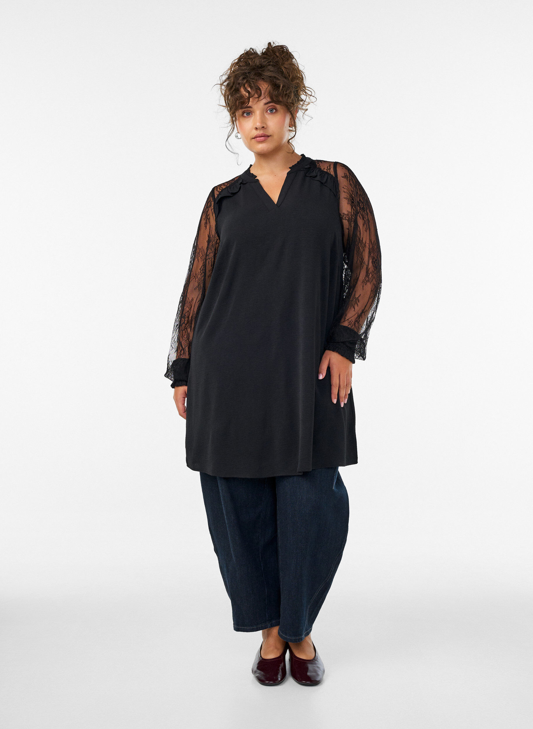 ZizziTunika mit transparenten &Auml;rmeln aus Spitze, Schwarz, Model image number 1