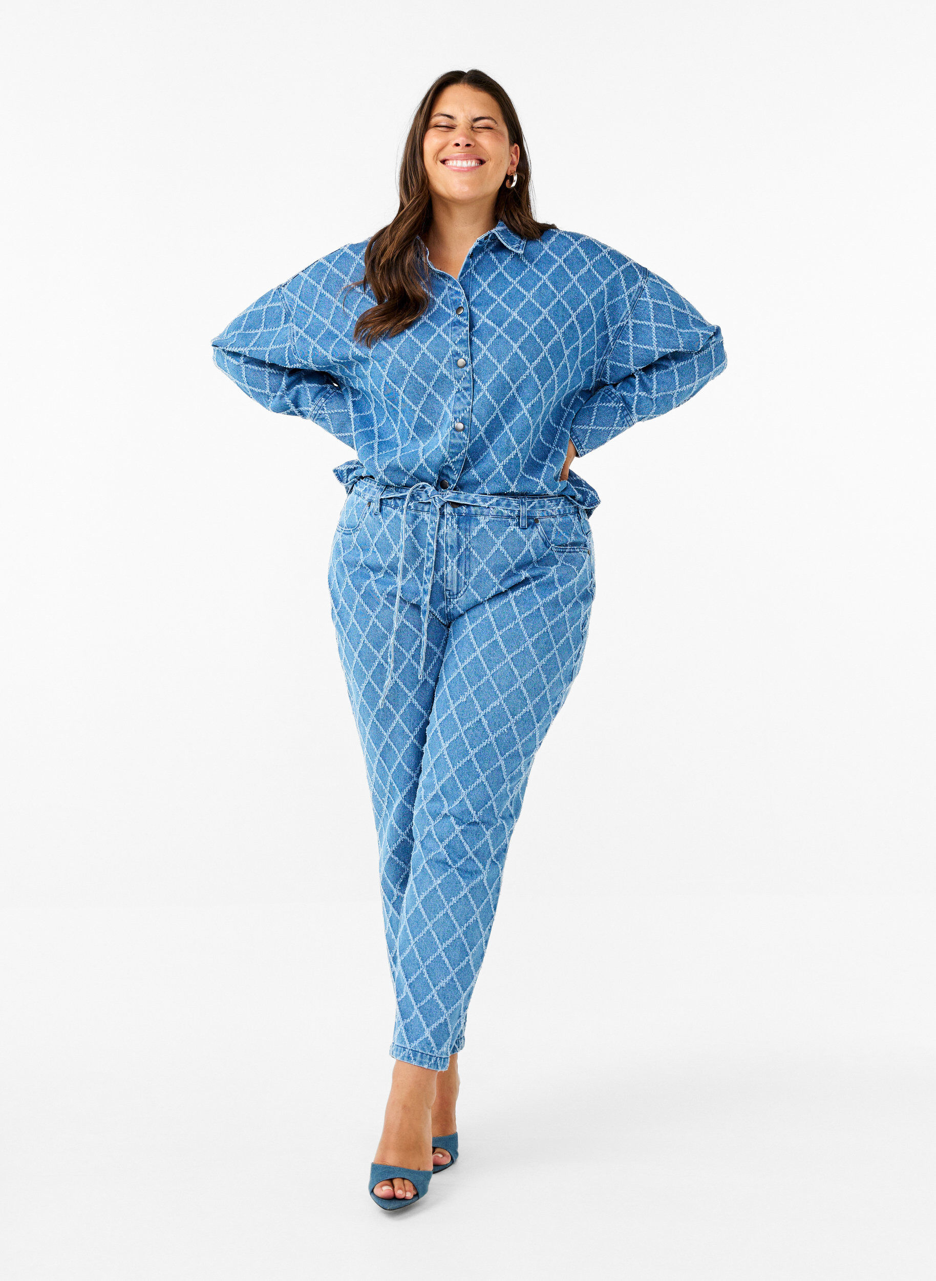 Zizzi Denim-Hemd mit Destroy-Muster, Blue Denim, Model image number 2