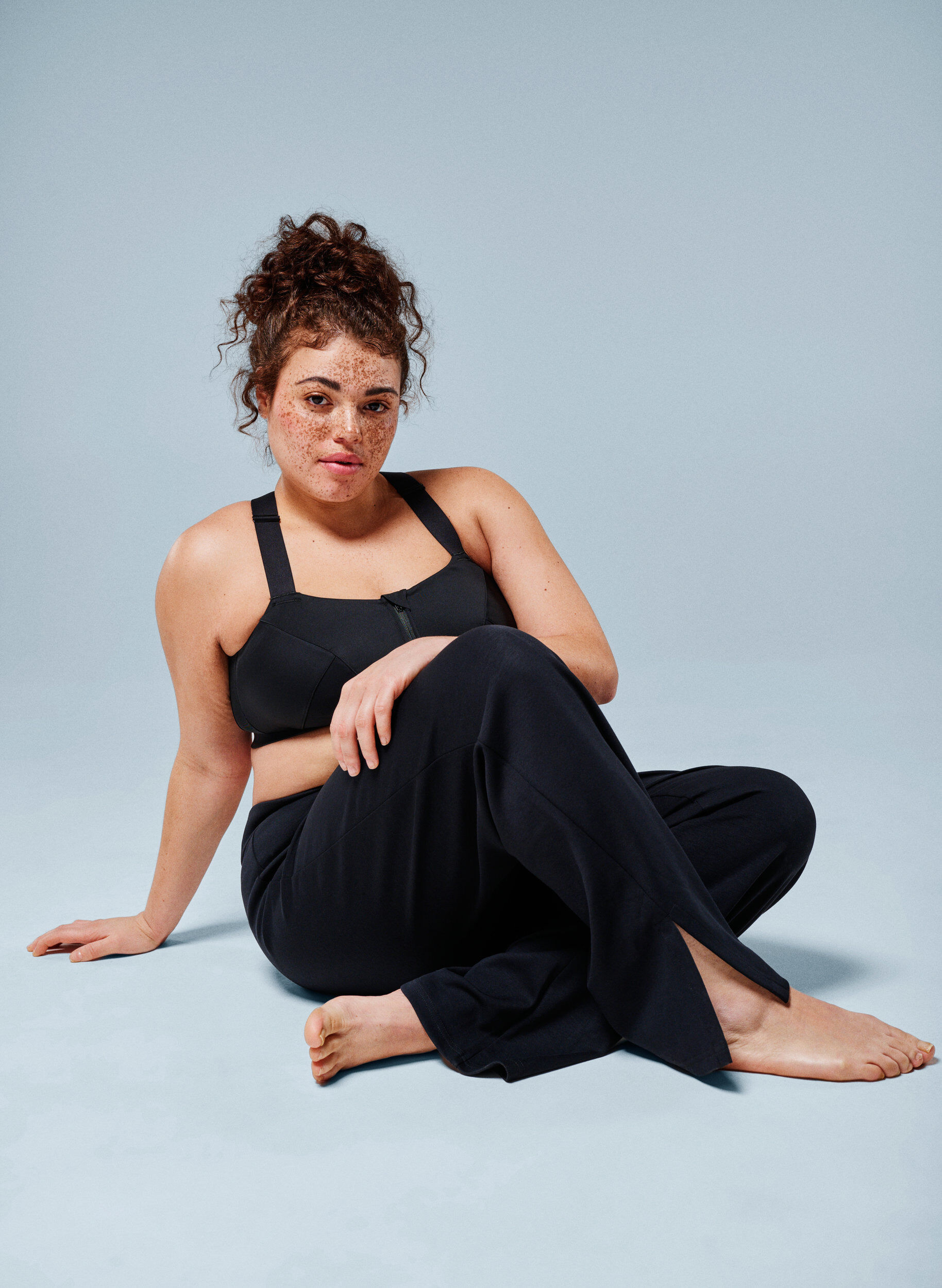 Zizzi Flare-Jerseyhose mit Schlitzen und hoher Taille, Schwarz, Image image number 0