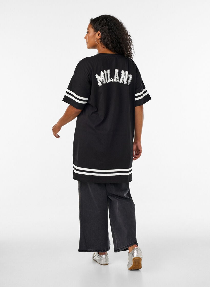 Sportliches T-Shirtkleid aus Baumwolle, Schwarz, Model image number 2
