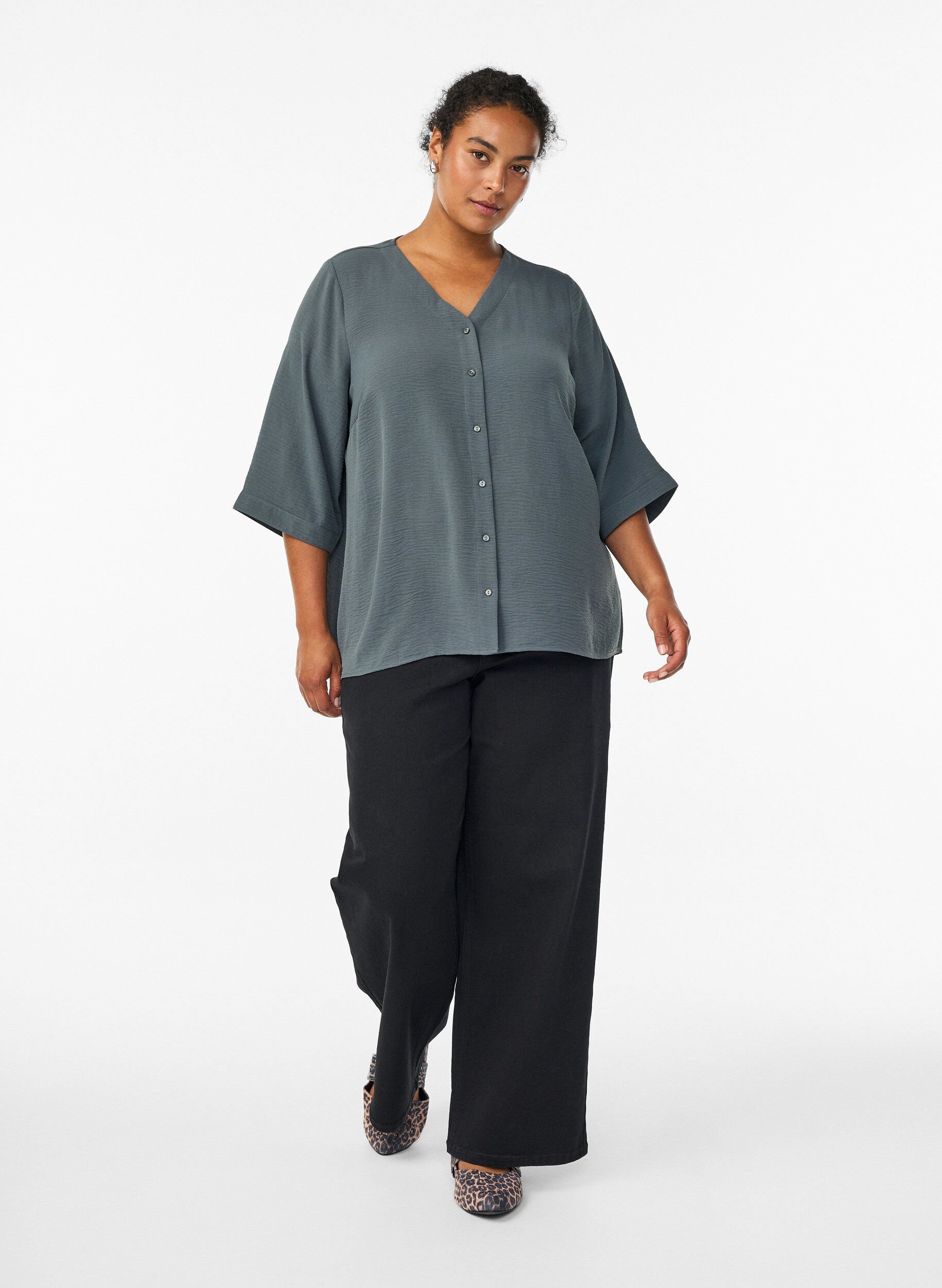 ZizziBluse mit V-Ausschnitt und 3/4-&Auml;rmeln, Gr&uuml;n, Model image number 1