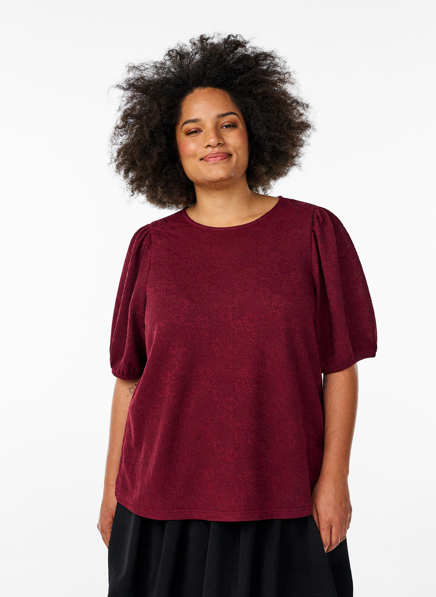 Zizzi Strukturierte Bluse mit kurzen &Auml;rmeln, Dunkles Bordeaux, Model image number 0