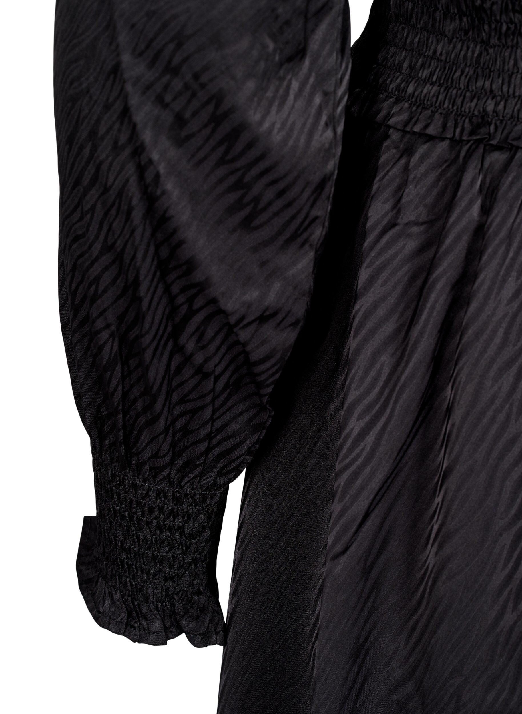 Zizzi Kleid mit Smockdetails, Schwarz, Packshot image number 3