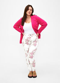 Super-schmale Amy Jeans mit Blumenprint, White R.AOP, Model