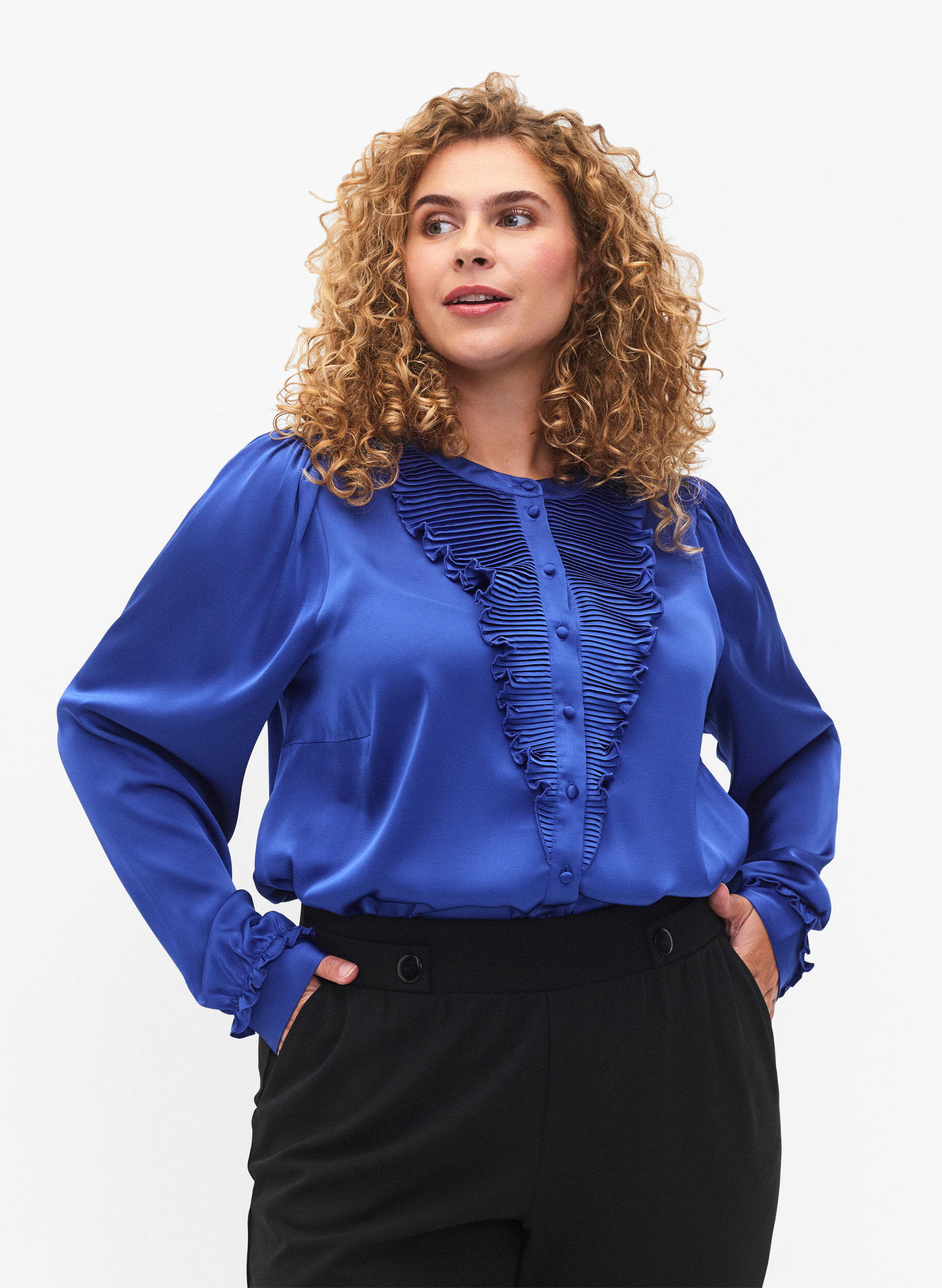 Zizzi  Hemdbluse aus Satin mit R&uuml;schen, Deep Ultramarine, Model image number 0