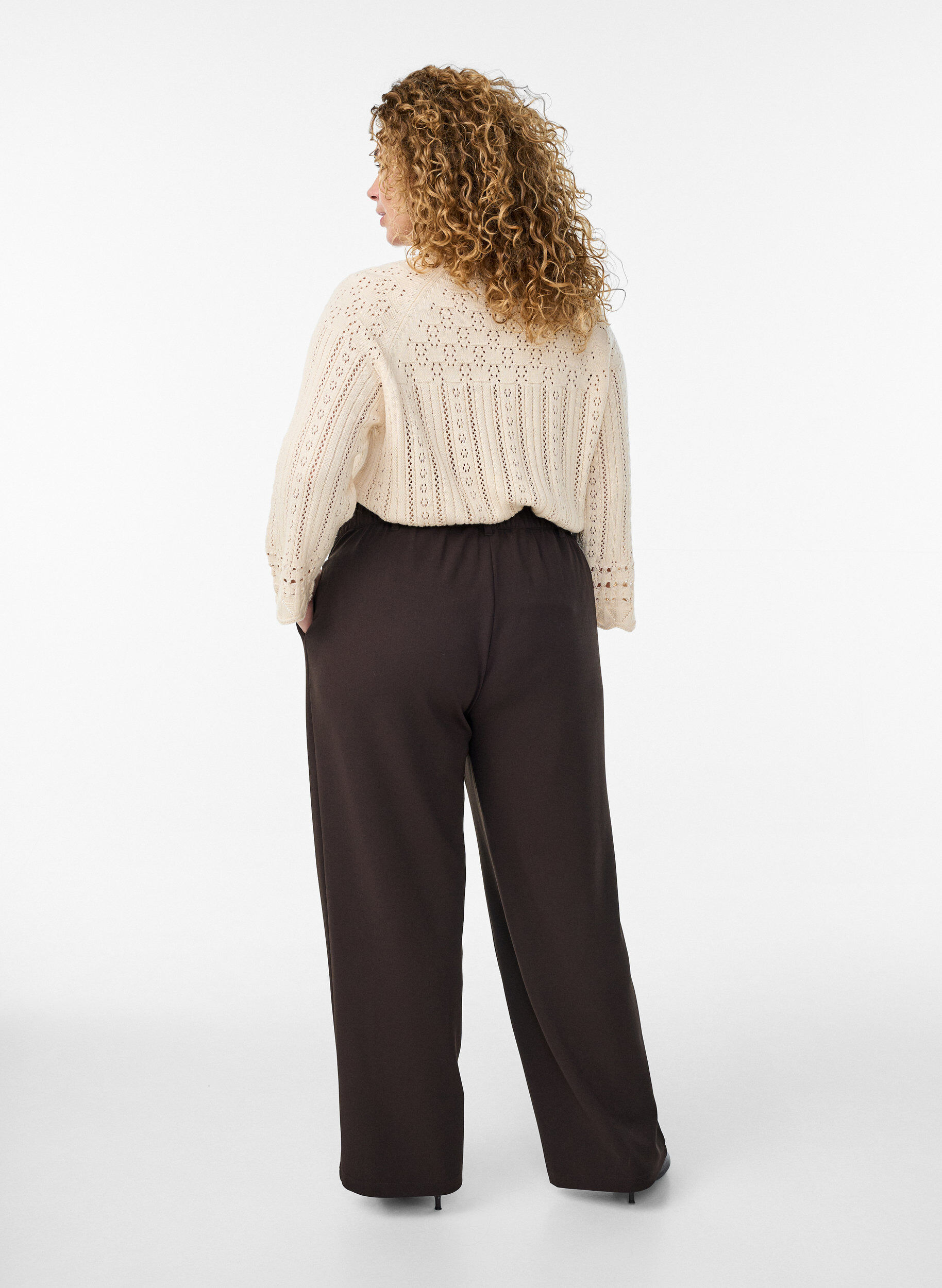 Zizzi Hoch taillierte Hose mit G&uuml;rtel und goldener Schnalle, Braun, Model image number 1
