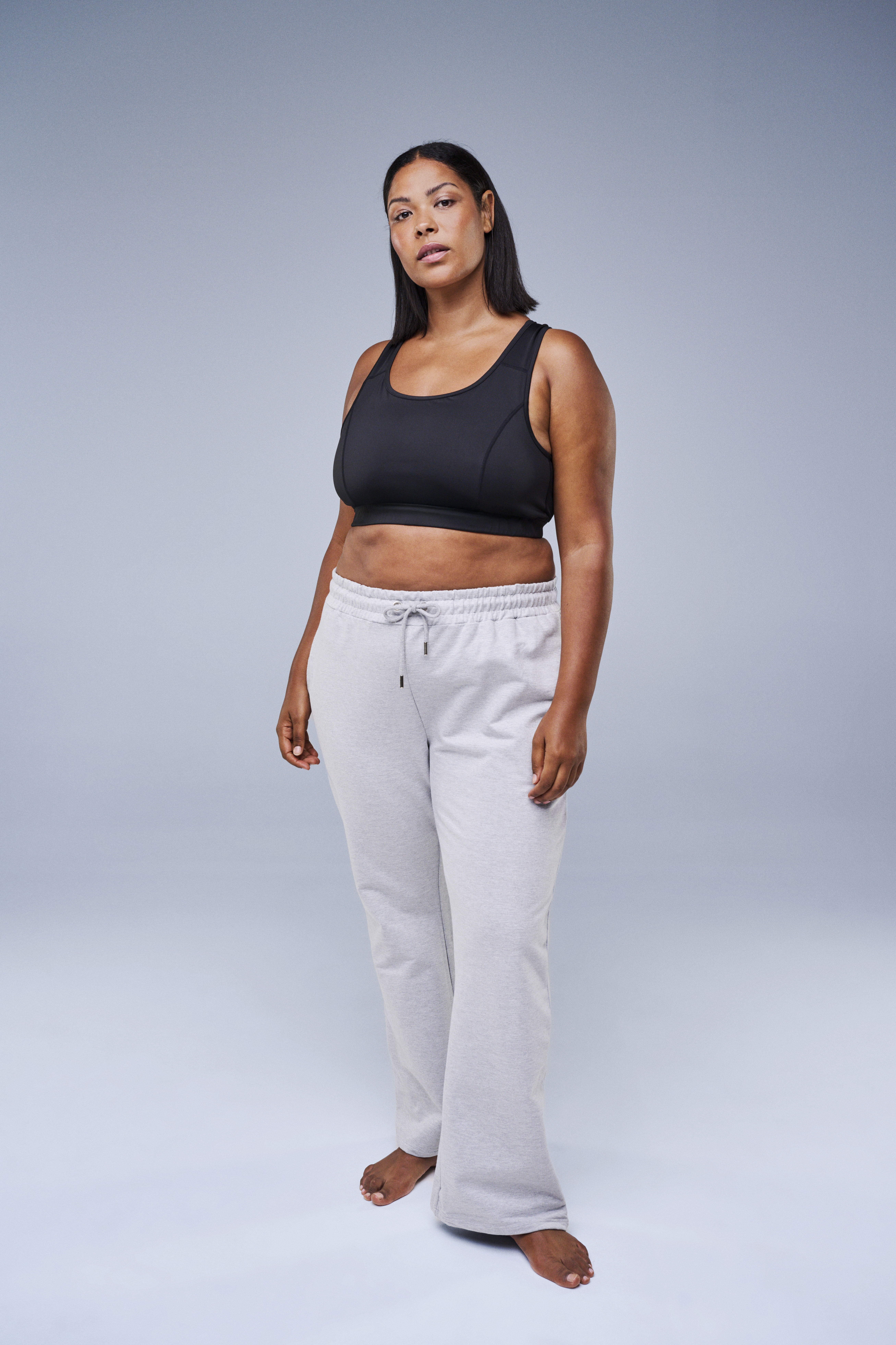 Graue Flaresweatpants, , Model