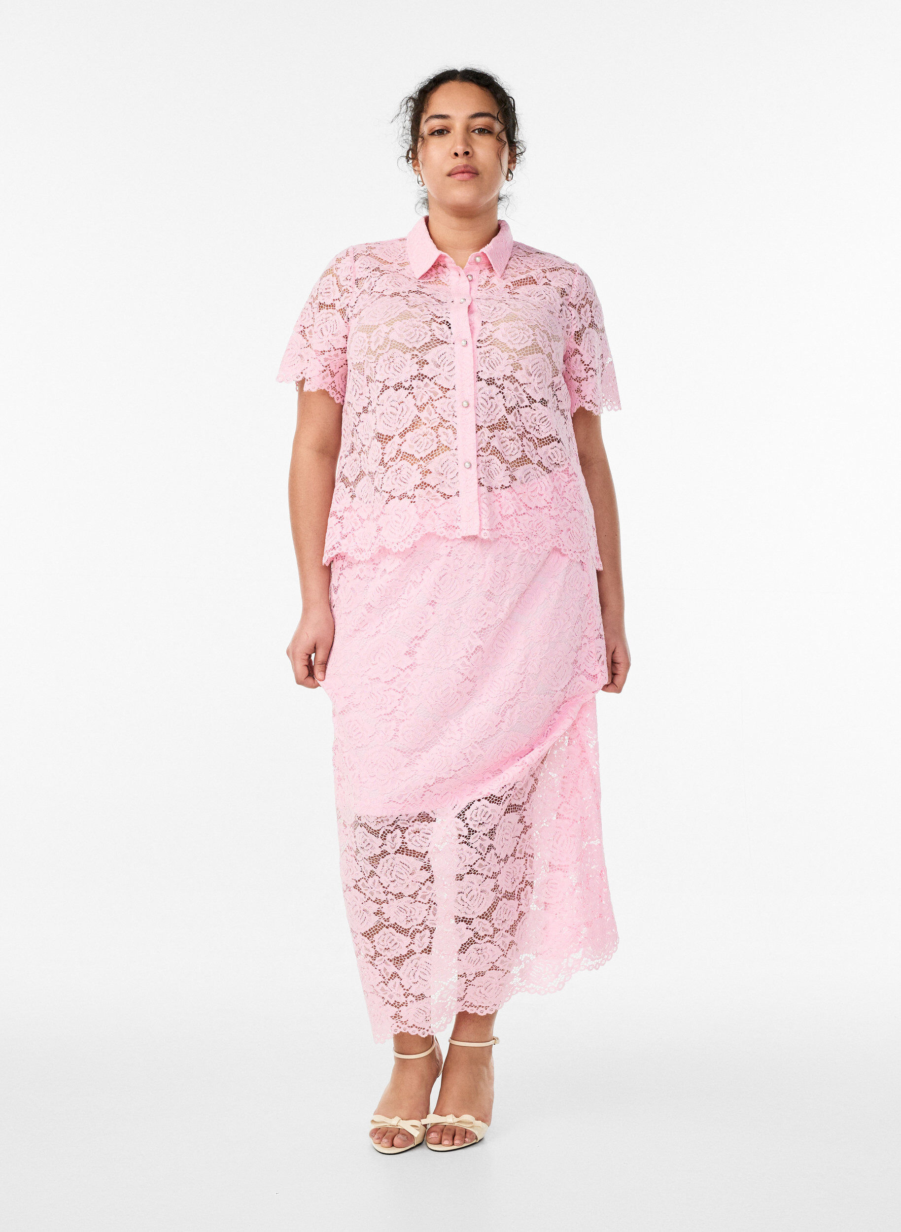 Zizzi Spitzen blusenshirt mit perlenkn&ouml;pfen, Rot, Model image number 1