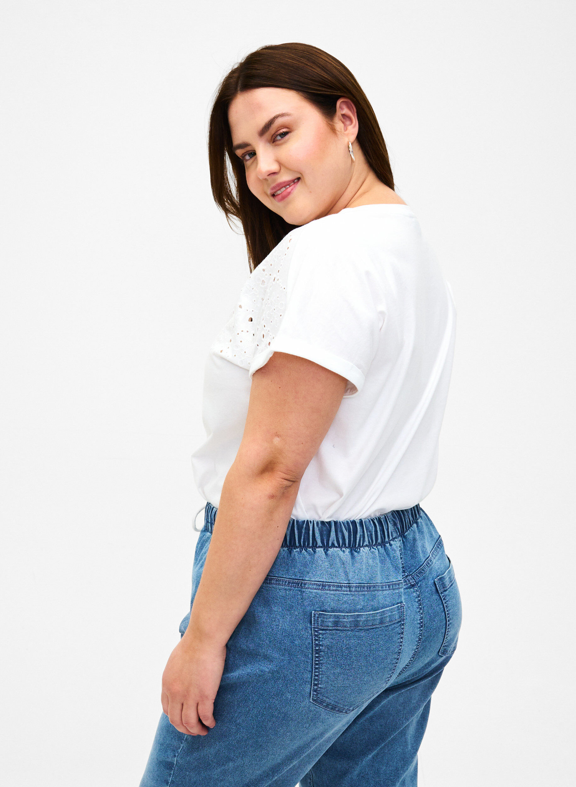 Zizzi T-Shirt aus Bio-Baumwolle mit Lochstickerei, Bright White, Model image number 1