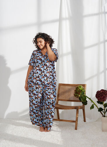 Bedrucktes Pyjama-Oberteil aus Viskose, Black Blue Flower, Image image number 0