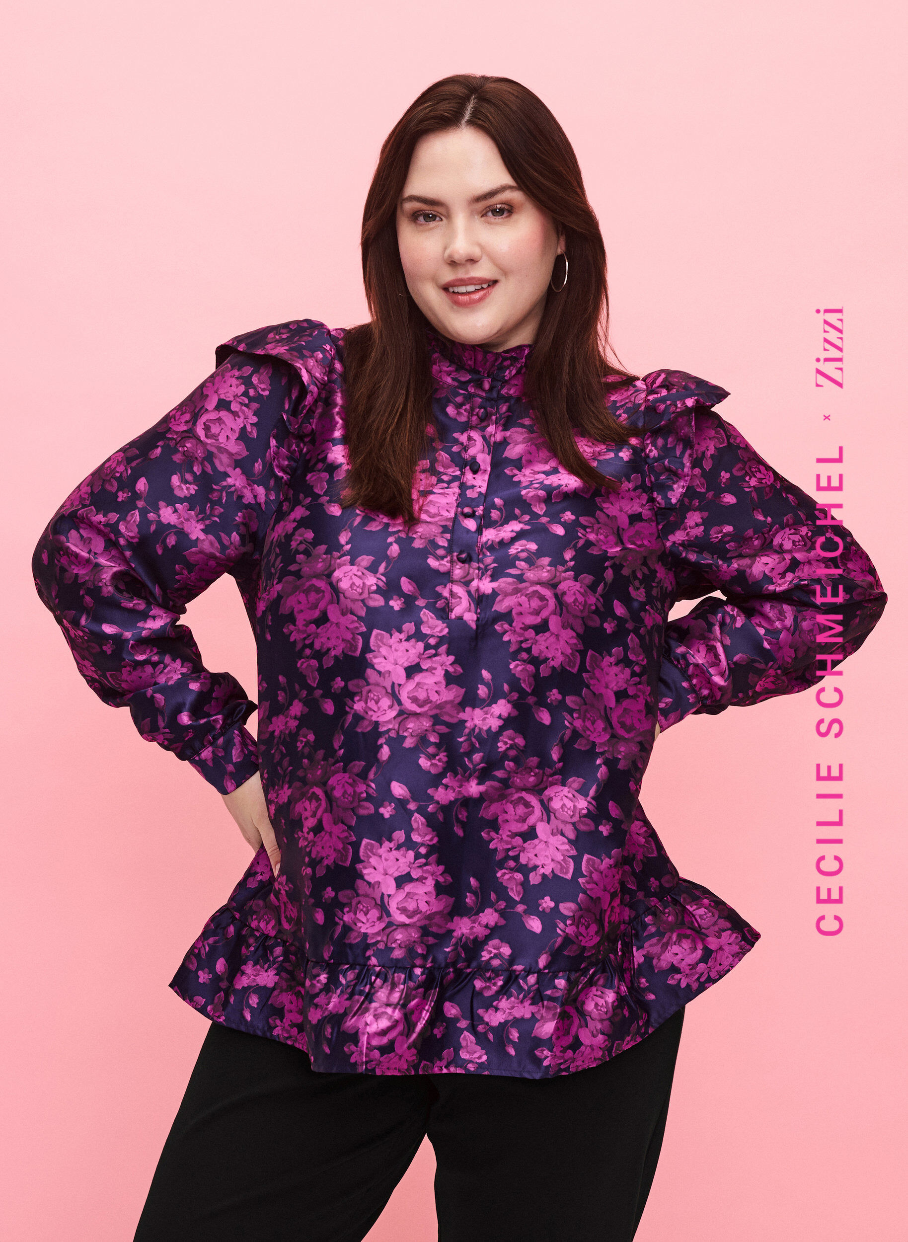 Zizzi  Gebl&uuml;mte Jacquard-Bluse mit R&uuml;schendetails, Dark Blue Pink, Model image number 0