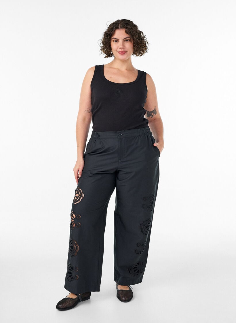 Hose aus Baumwolle mit bestickten Cut-outs, Schwarz, Model image number 0