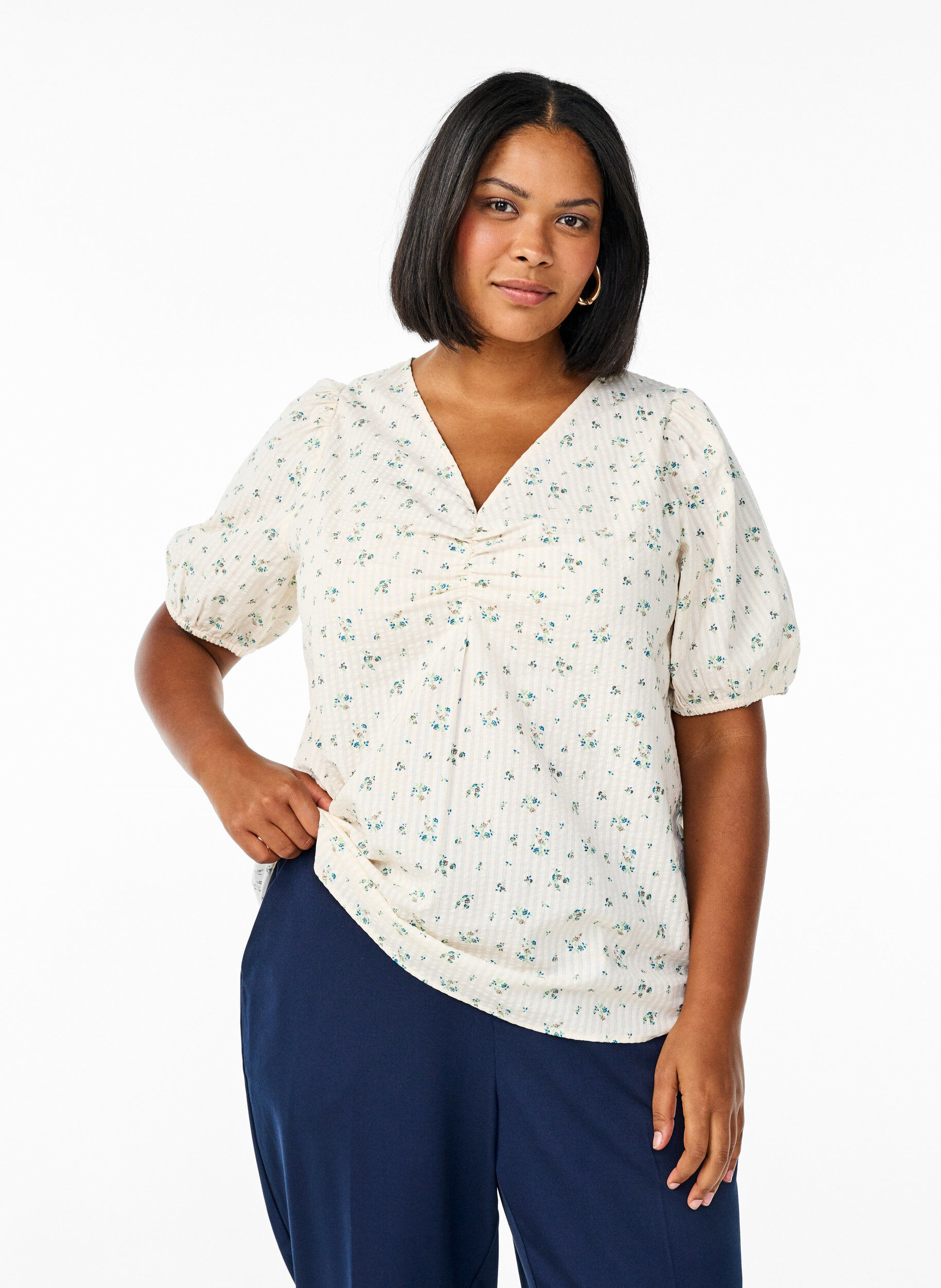 Zizzi Bluse mit kurzen Puff&auml;rmeln und Raffung, Wei&szlig;, Model image number 0