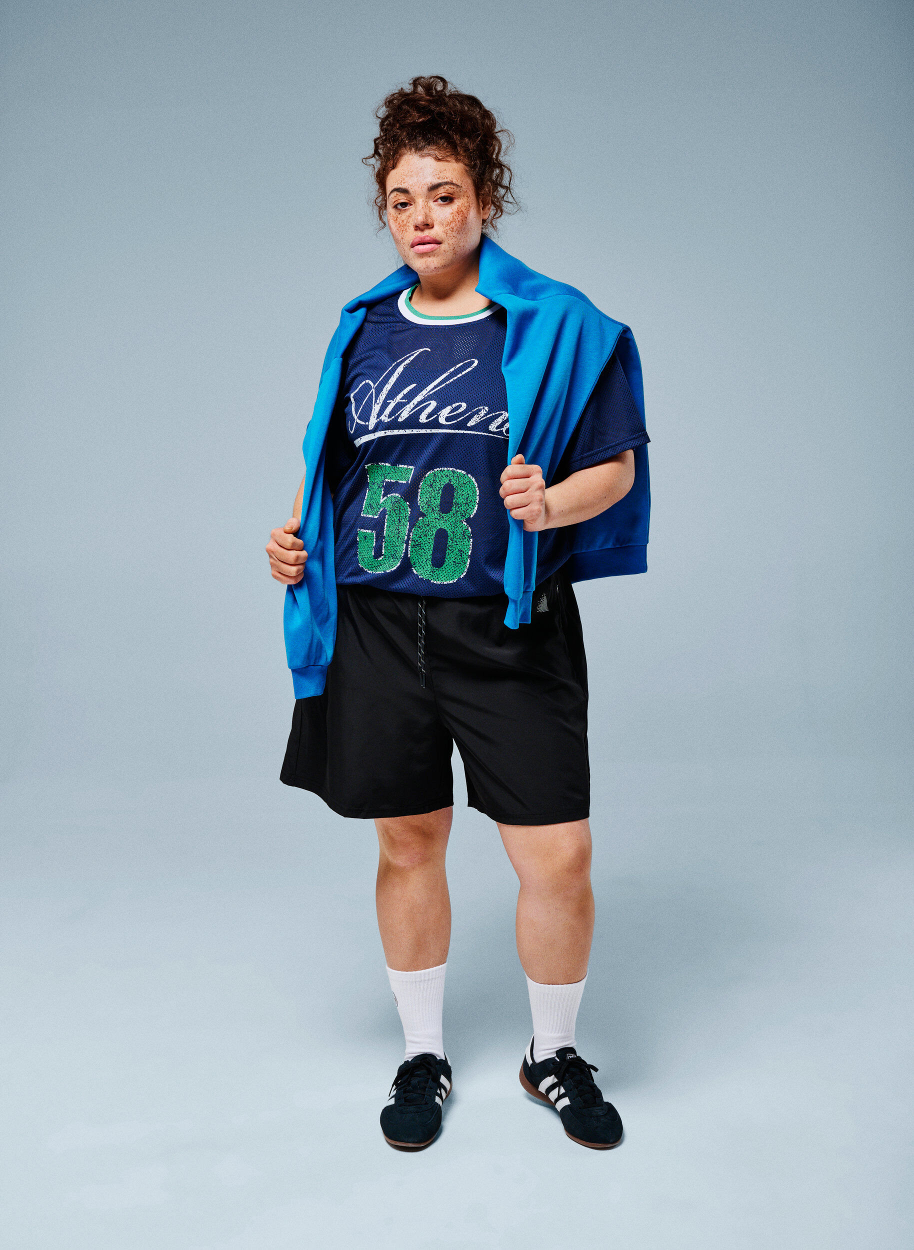 Zizzi Trainingsshorts mit Innenhose und Handytasche, Schwarz, Image image number 0