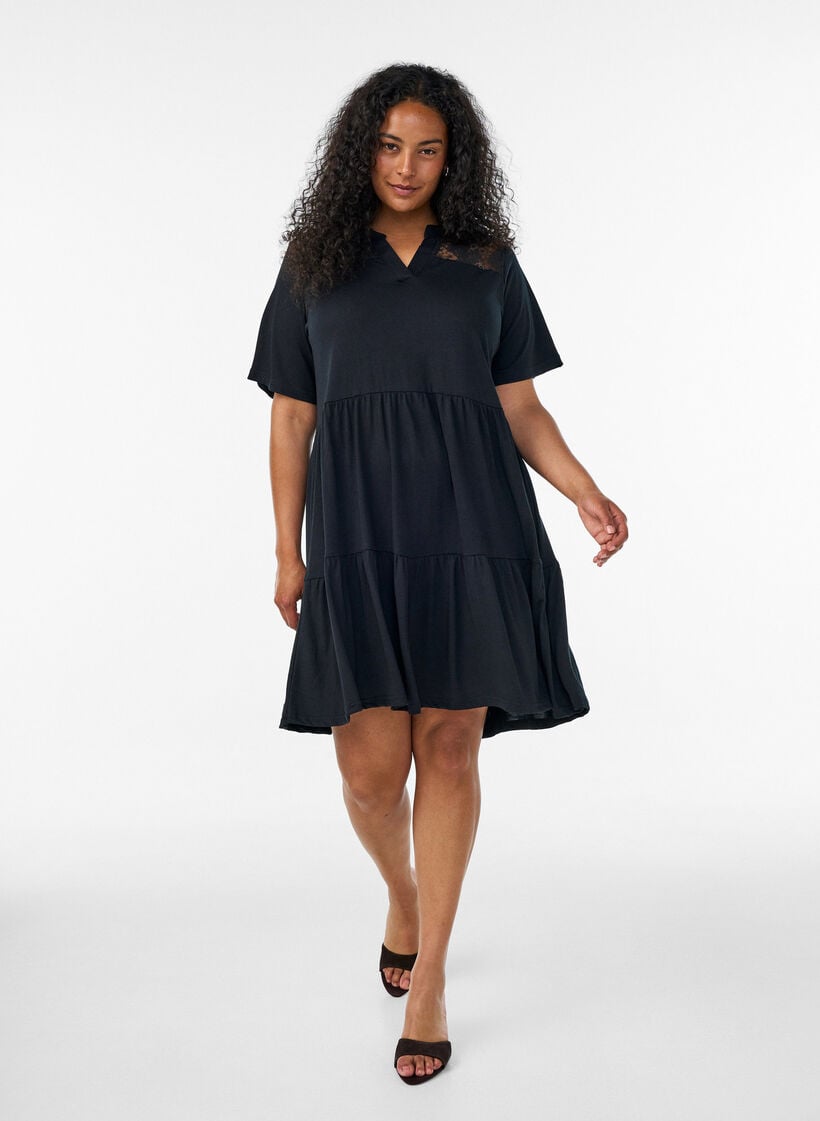 Jerseykleid mit Spitzendetails und mehrlagigem Rock, Schwarz, Model image number 1