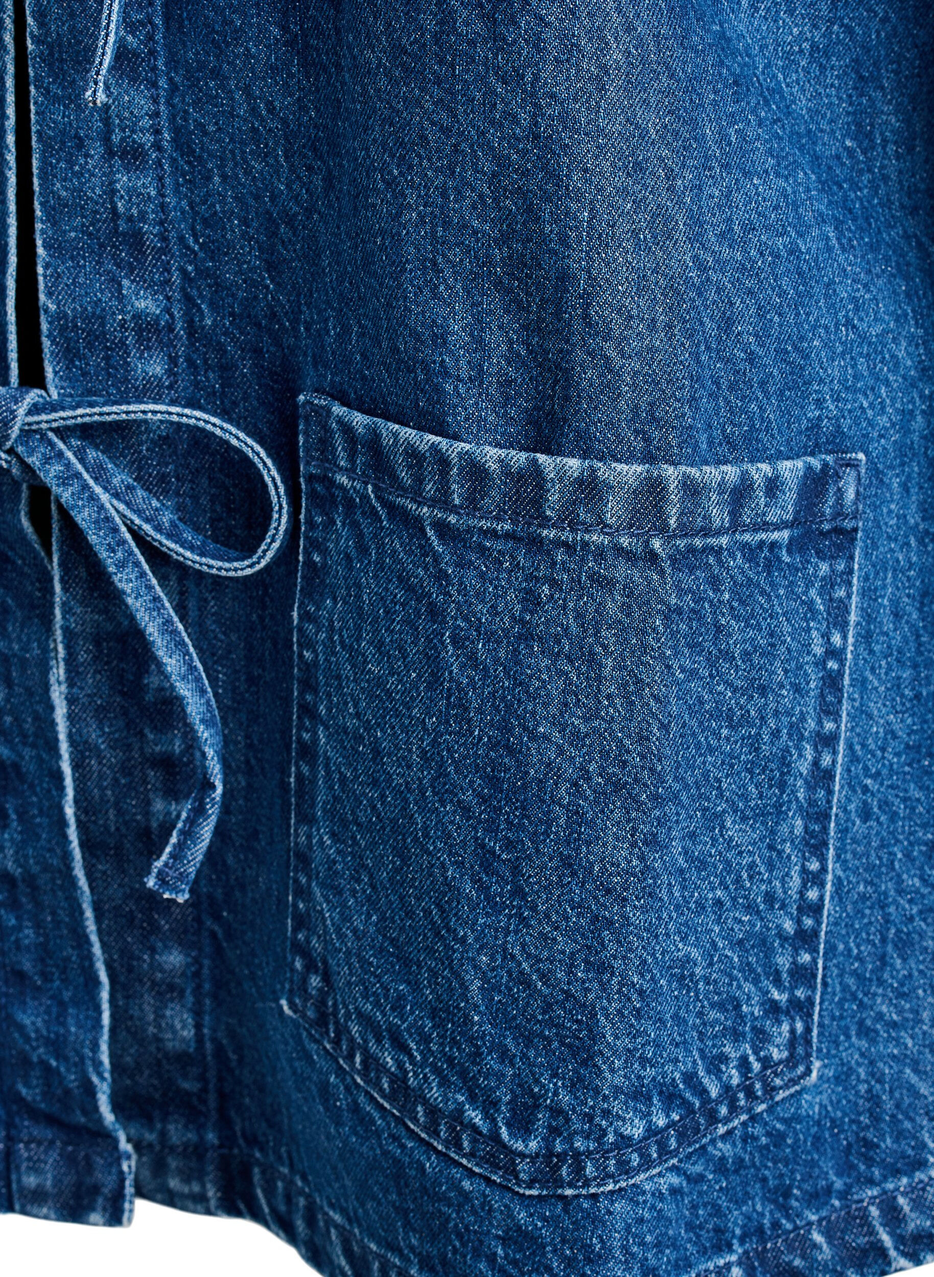 Zizzi Jeansjacke mit Bindeverschluss und Taschen, Blue Denim, Packshot image number 3