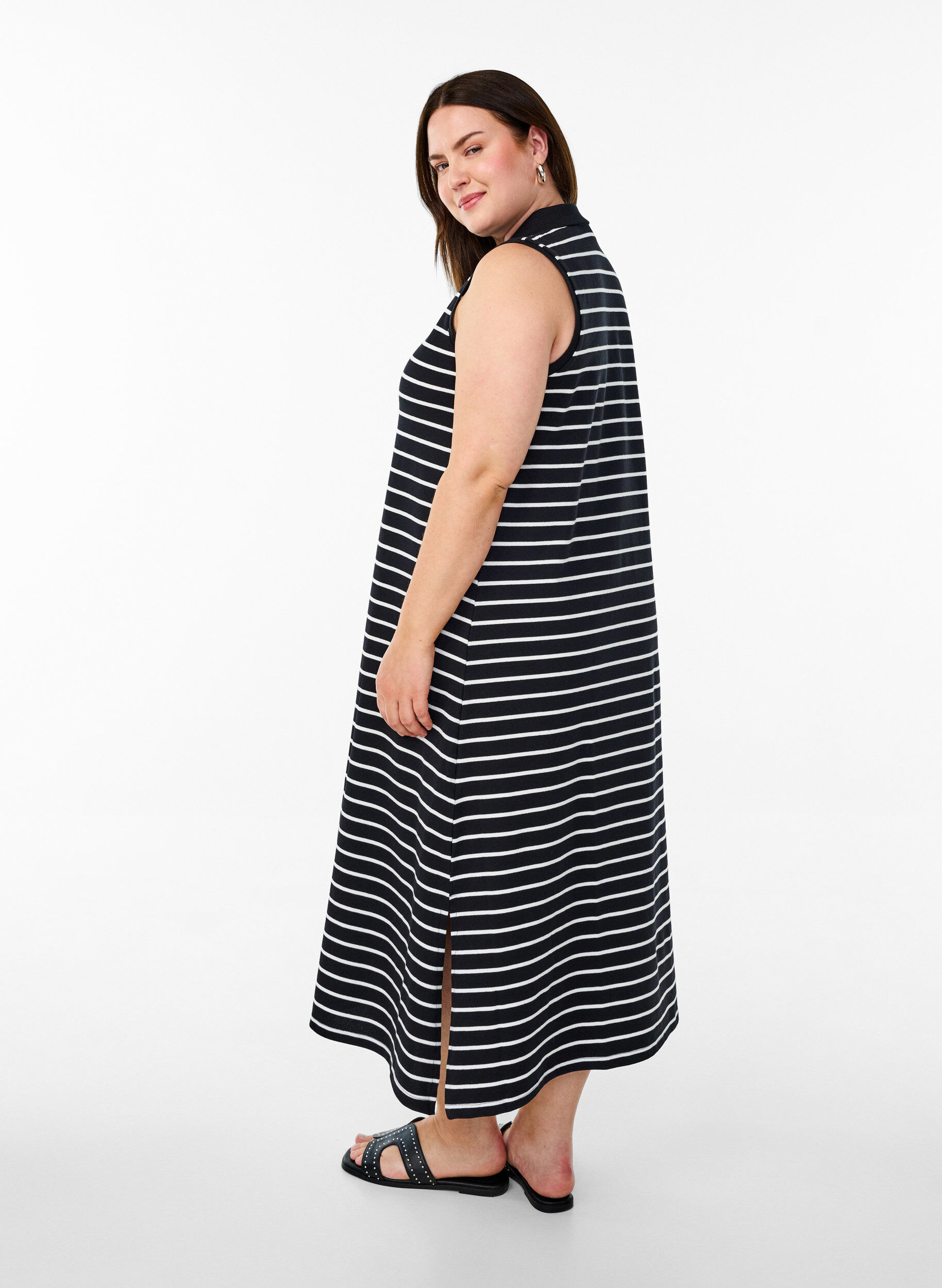 Zizzi &Auml;rmelloses Polokleid in Midi-L&auml;nge, Schwarz, Model image number 1