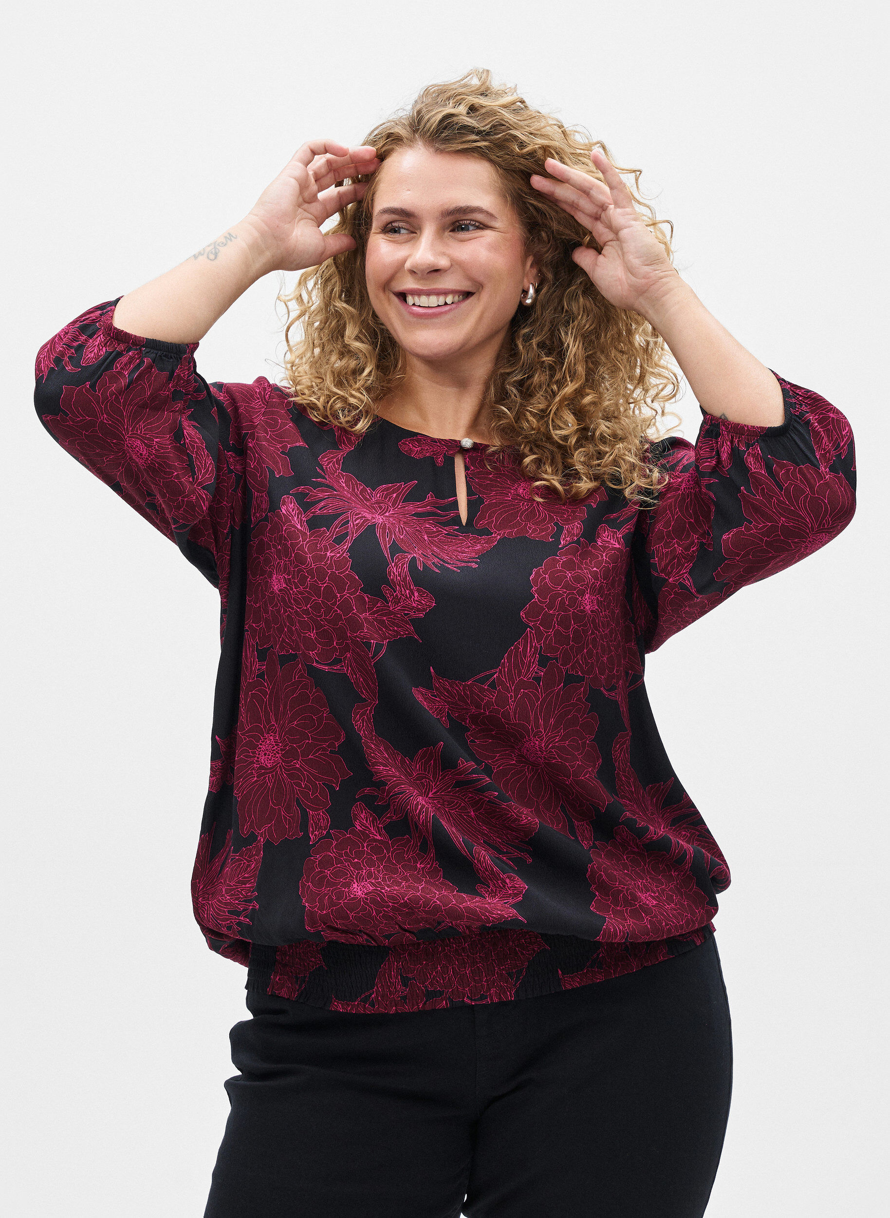 Zizzi Bluse aus Viskose mit Blumenmuster und Smok, Dunkles Bordeaux, Model image number 0