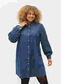 Denim-Hemdkleid aus Baumwolle, Dark blue denim, Model