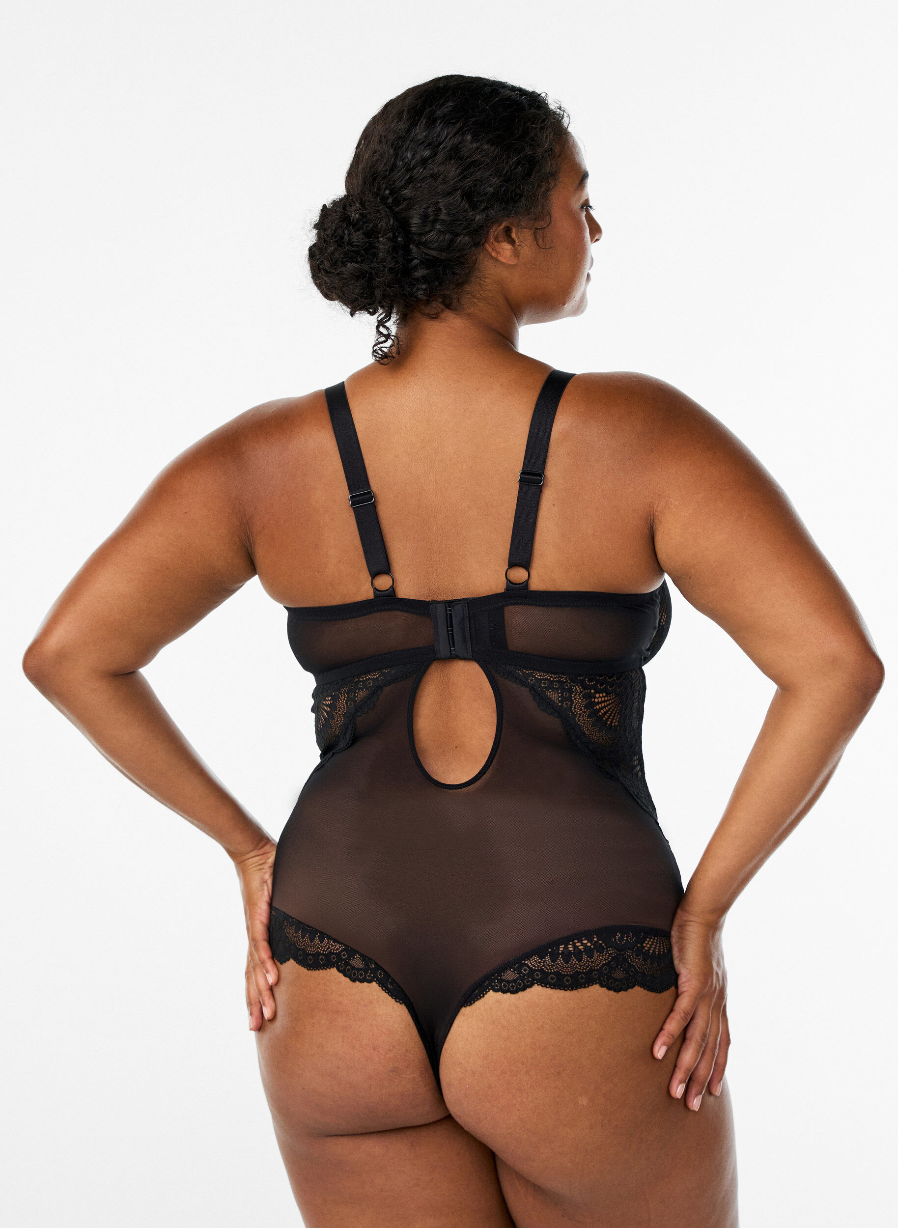 ZizziSpitzenbody mit Schn&uuml;rdetails, Schwarz, Model image number 1