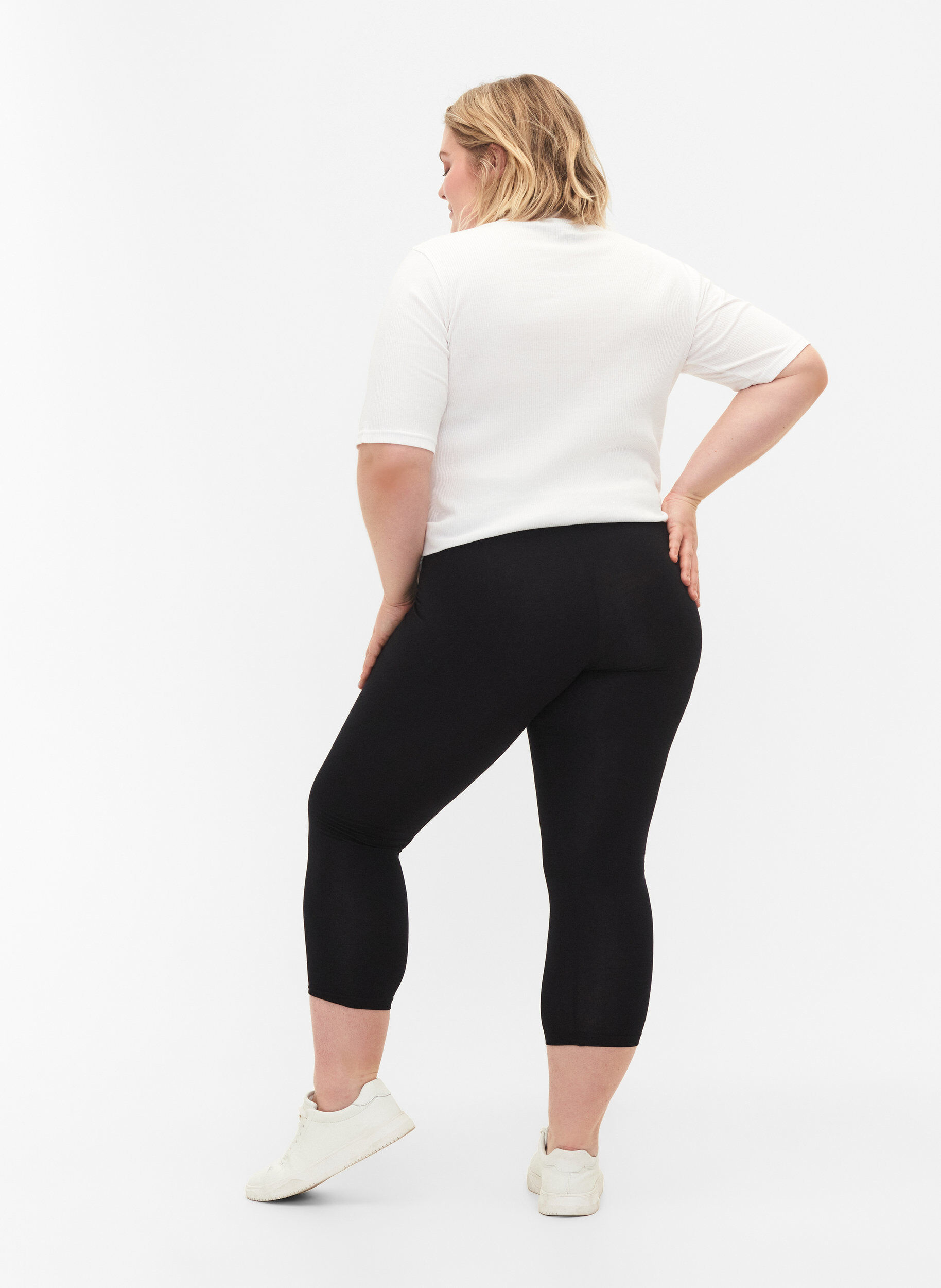 Zizzi Basic 3/4-Leggings aus Viskose, Schwarz, Model image number 2