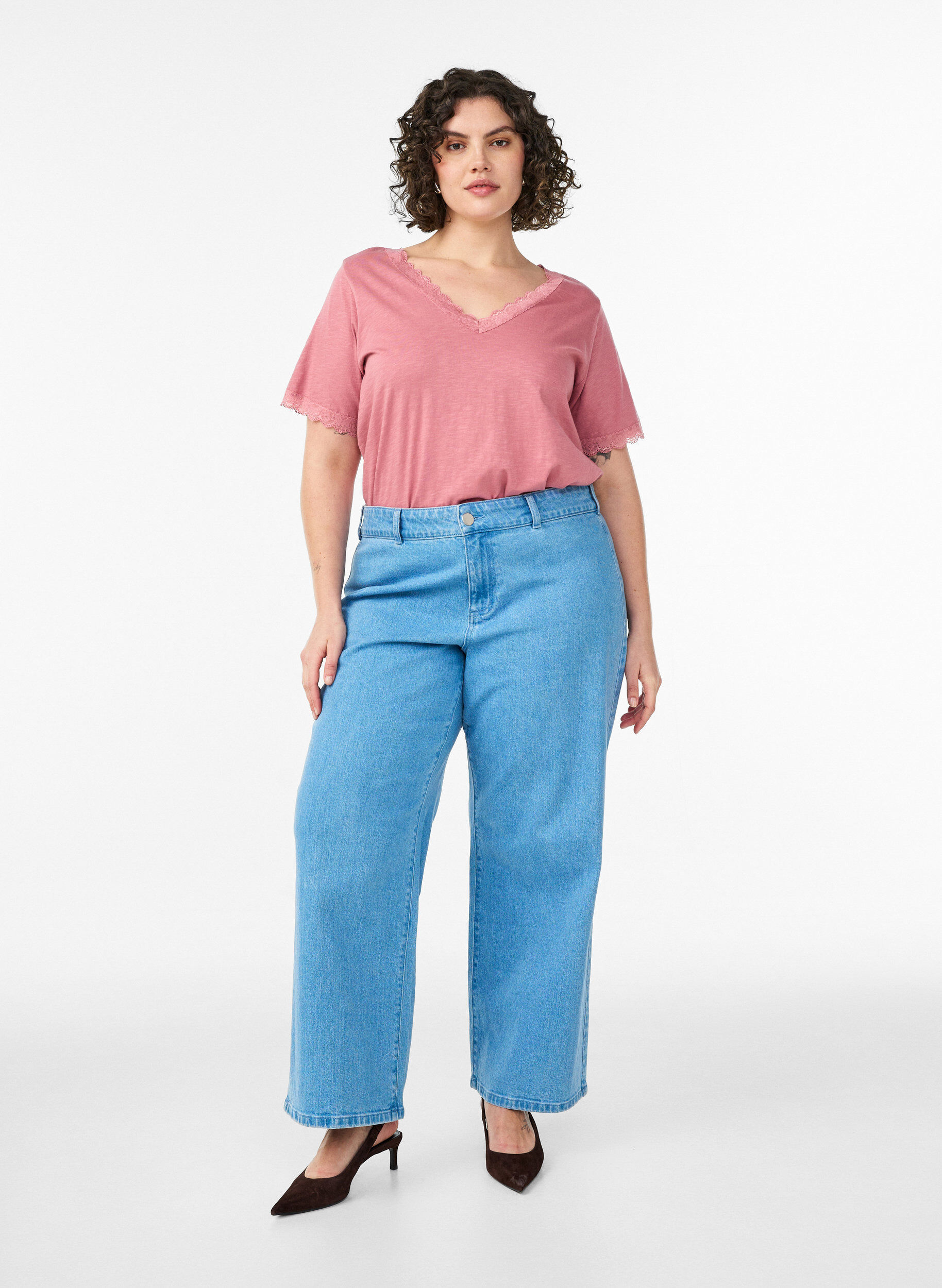 Zizzi T-Shirt mit Spitzenkante, Rot, Model image number 1