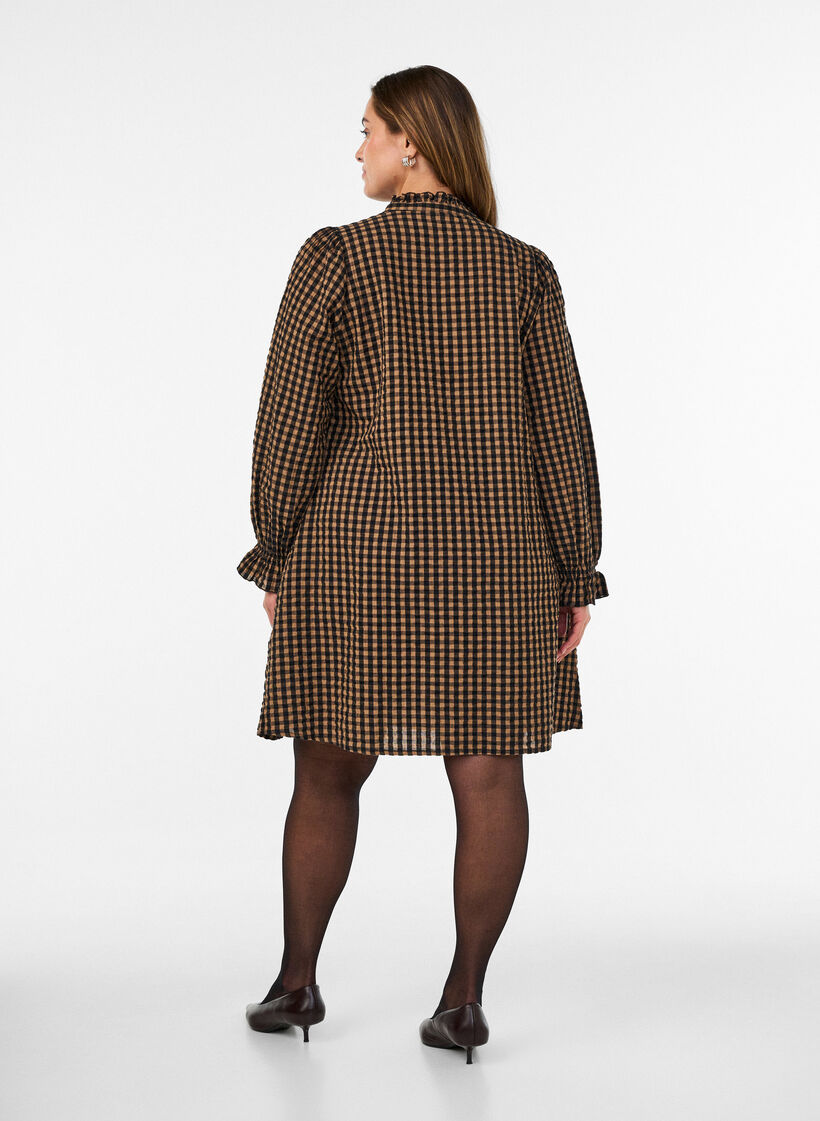 Kariertes Kleid aus Baumwolle mit R&uuml;schendetails, Braun, Model image number 2