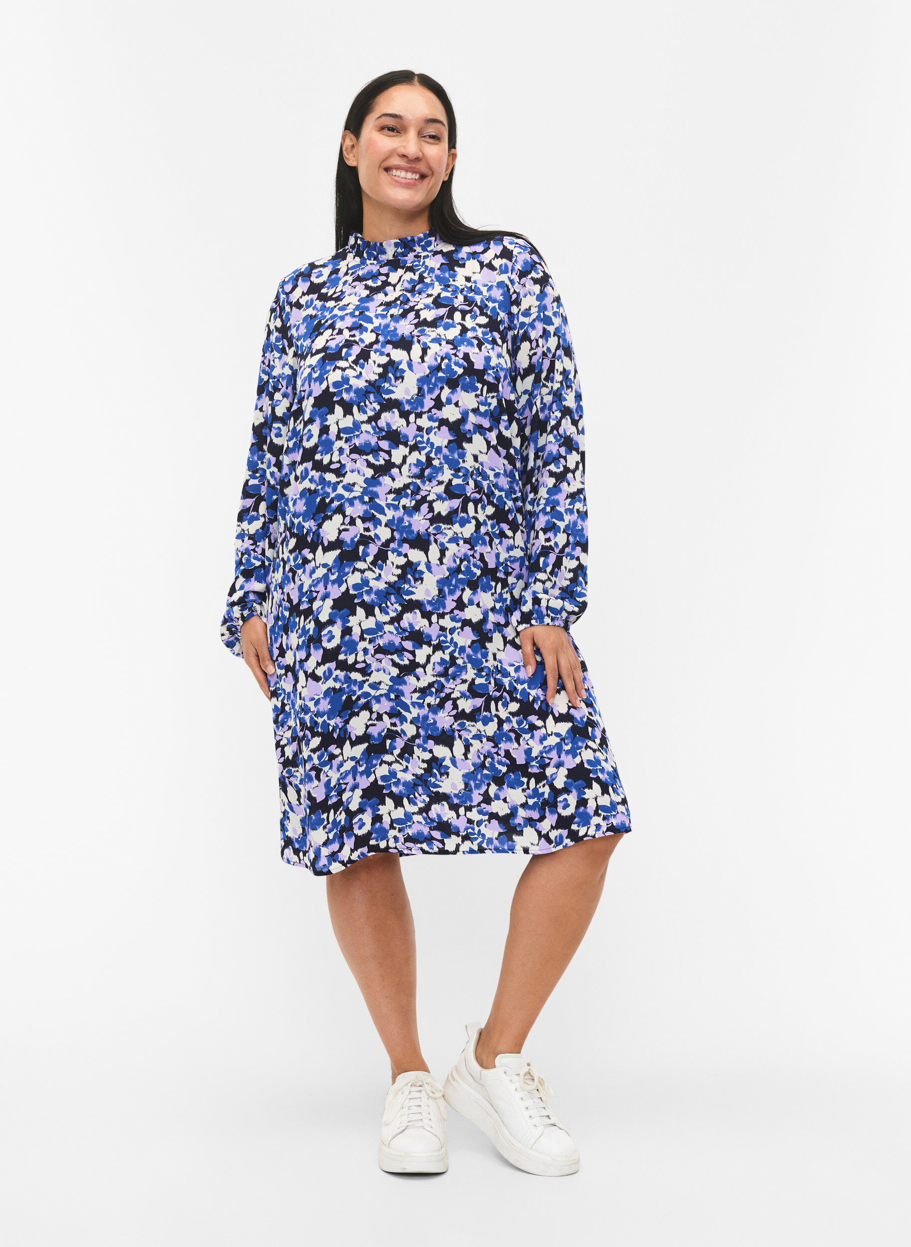 Zizzi FLASH &ndash; Lang&auml;rmeliges Kleid mit Blumendruck, Blue Purple Flower, Model image number 2