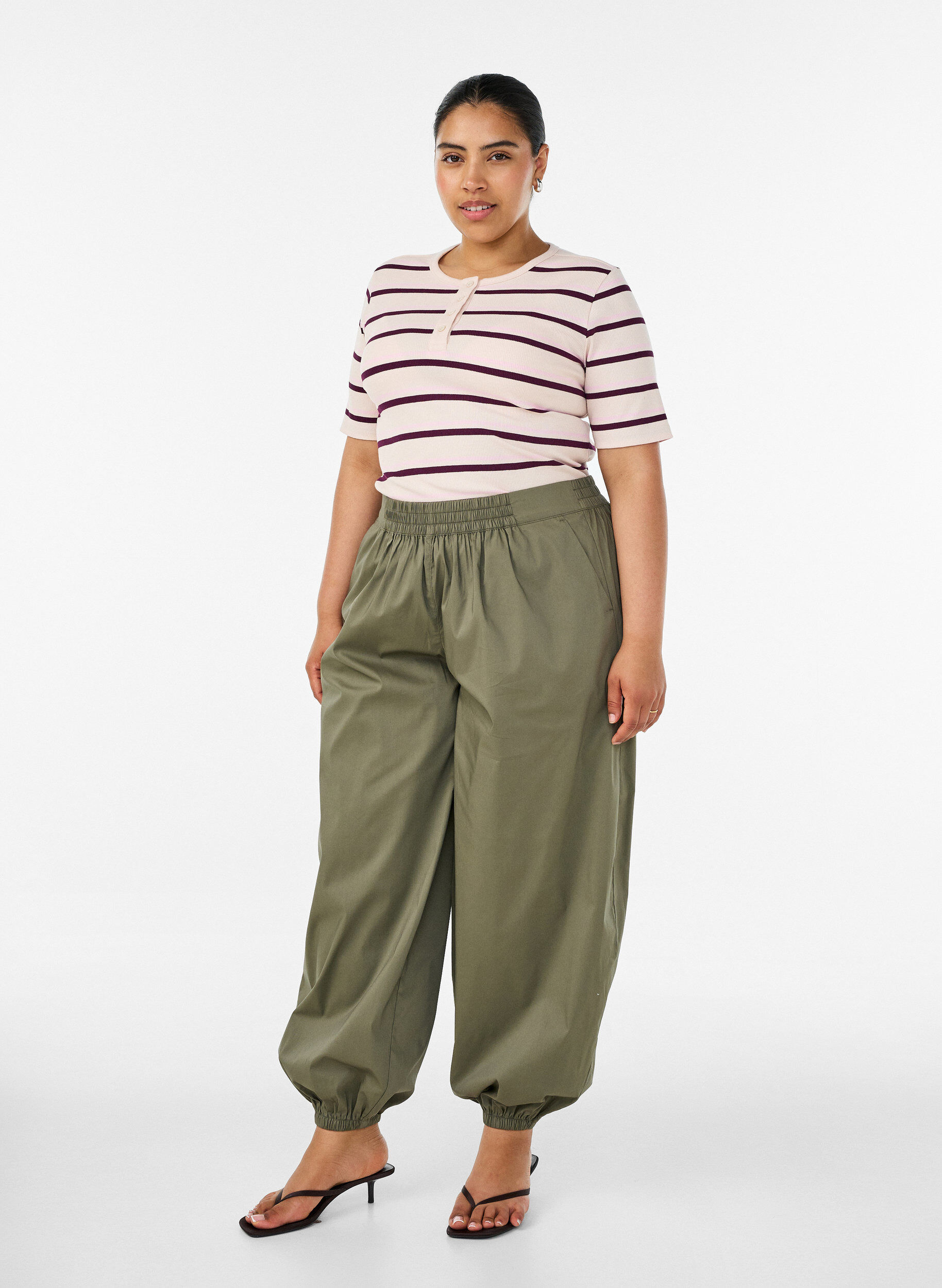 ZizziBallonhose mit Taschen und elastischem Bund, Gr&uuml;n, Model image number 0