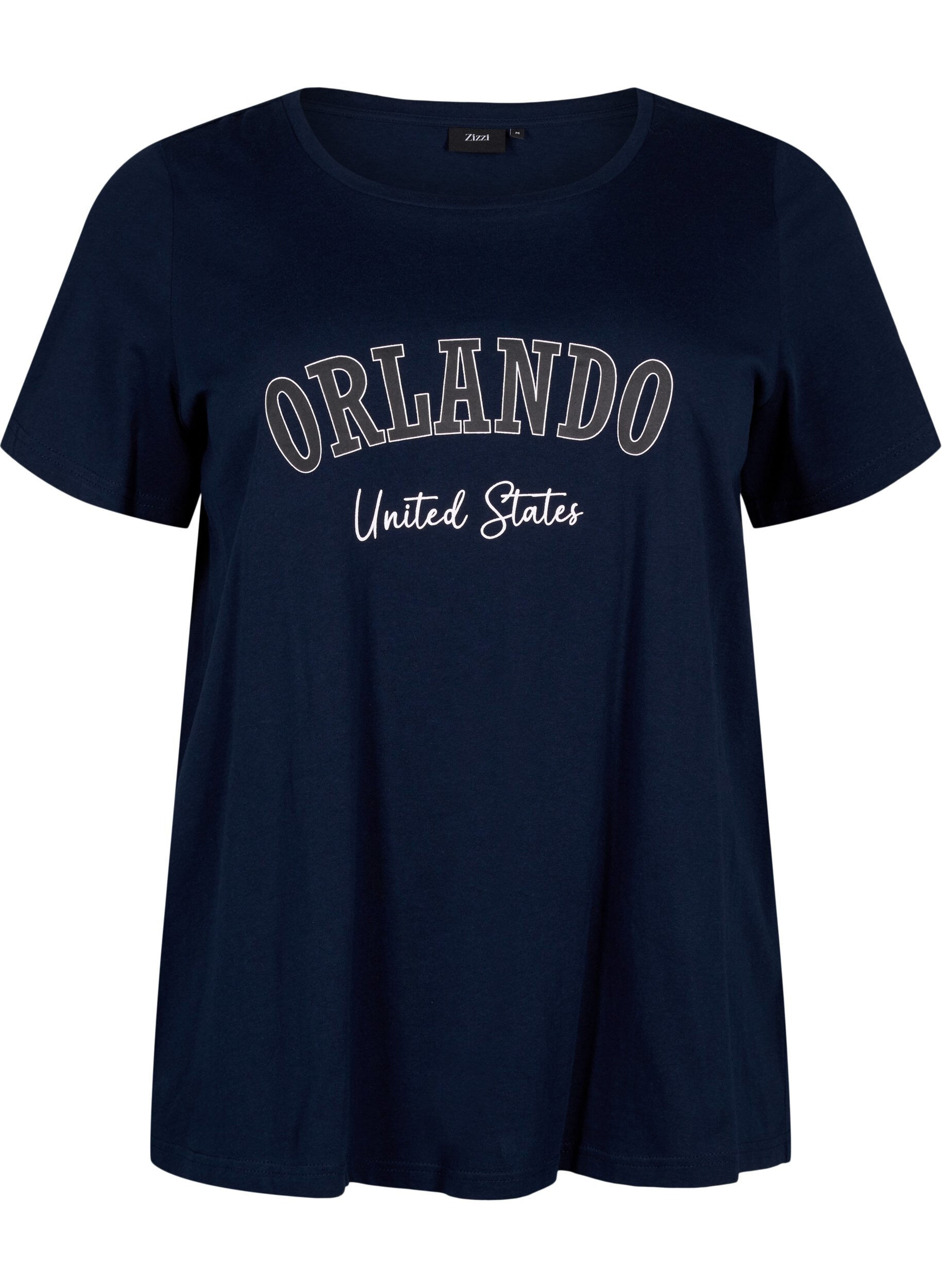 Zizzi T-Shirt aus Baumwolle mit Textaufdruck, Navy B. Orlando, Packshot image number 0