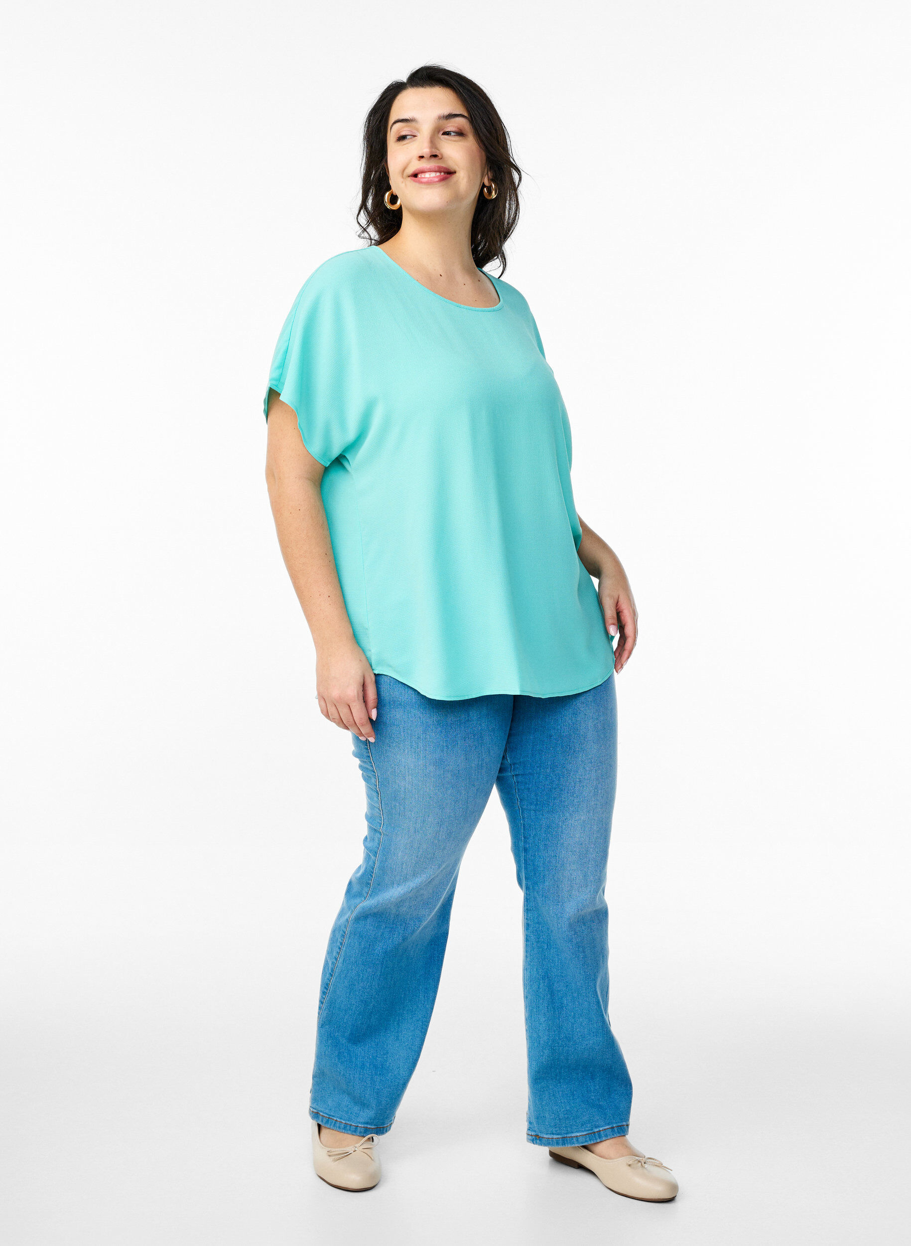 Zizzi Bluse mit kurzen &Auml;rmeln und einem Rundhalsausschnitt, Blau, Model image number 1