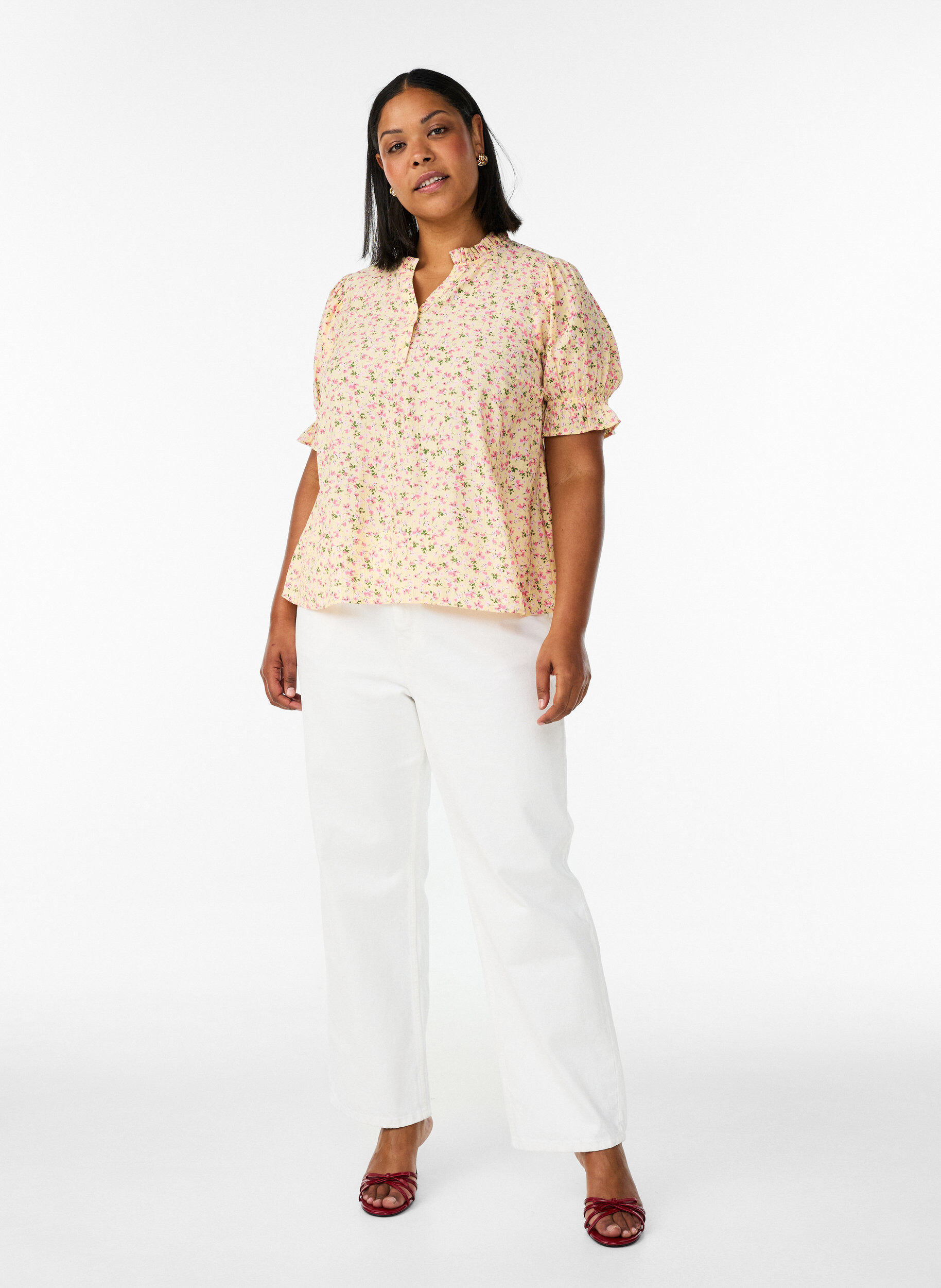 ZizziGebl&uuml;mte Bluse aus Viskose mit kurzen &Auml;rmeln und R&uuml;schenkragen, Gelb, Model image number 1