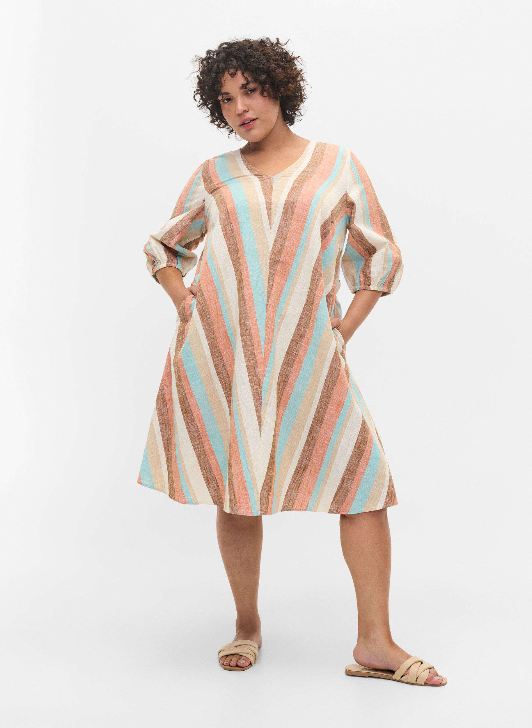 Zizzi Gestreiftes Kleid aus Baumwolle mit A-Linie, Multi Stripe, Model image number 2