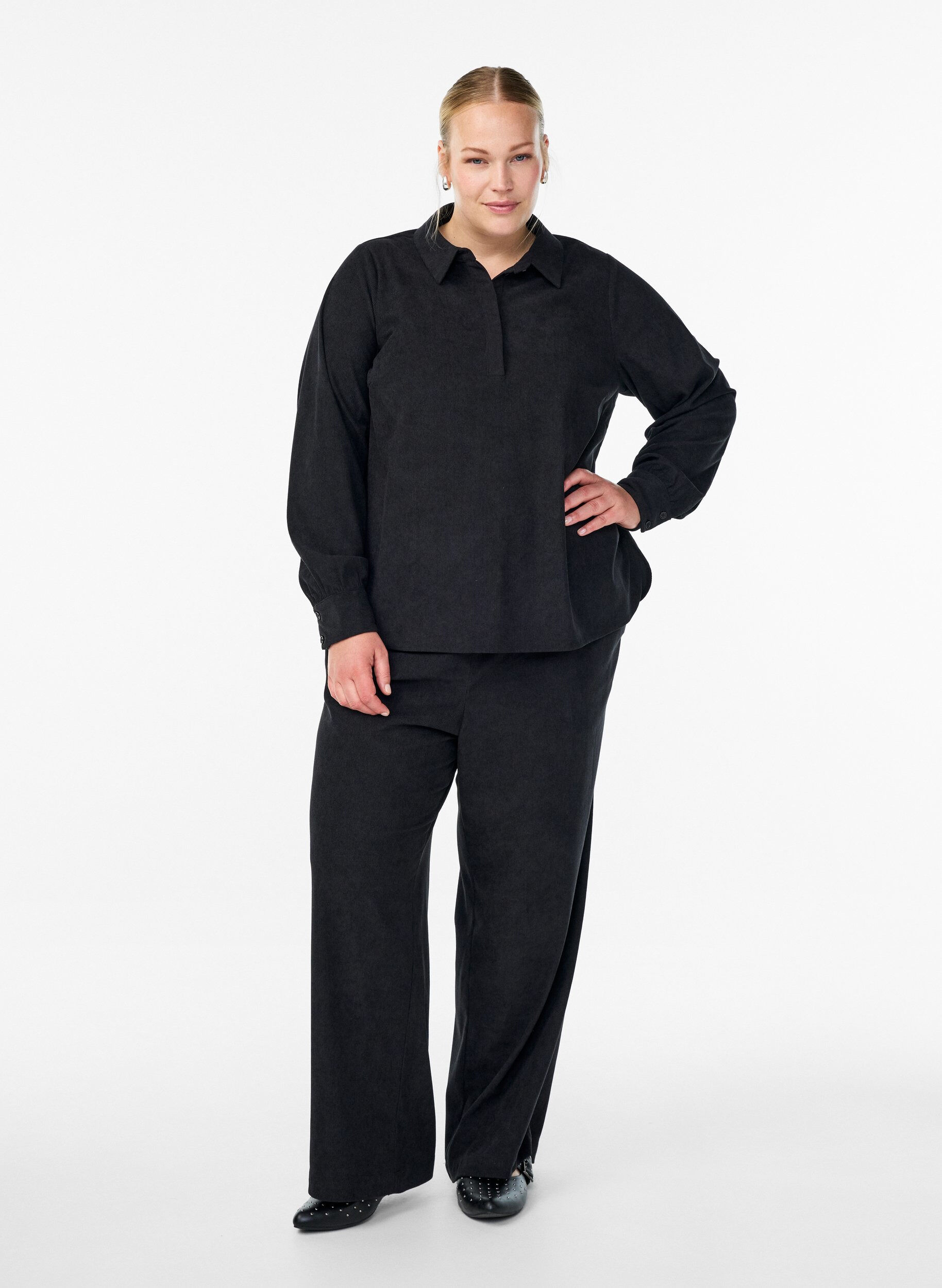 Zizzi Lang&auml;rmlige Bluse aus Cord, Schwarz, Model image number 1
